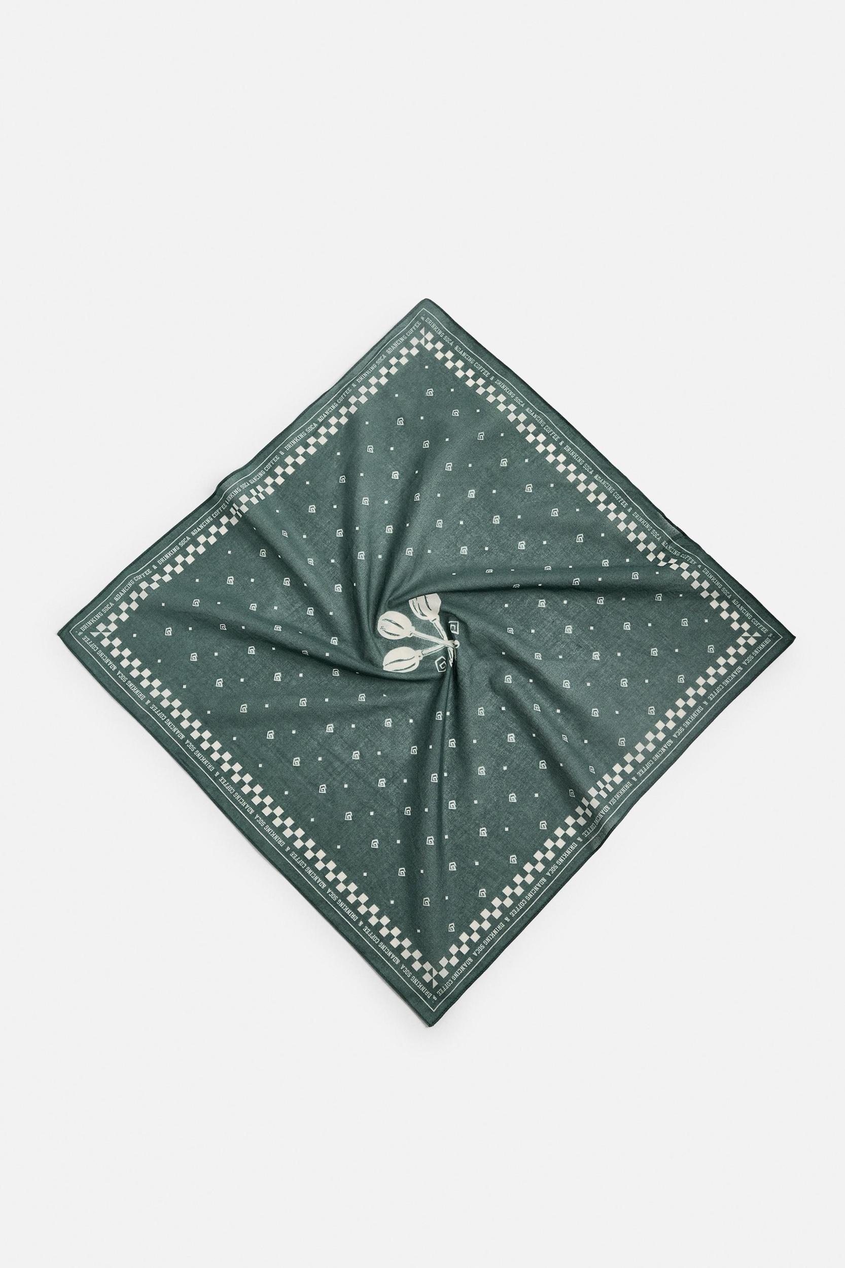 CONTRAST PRINT BANDANA Product Image