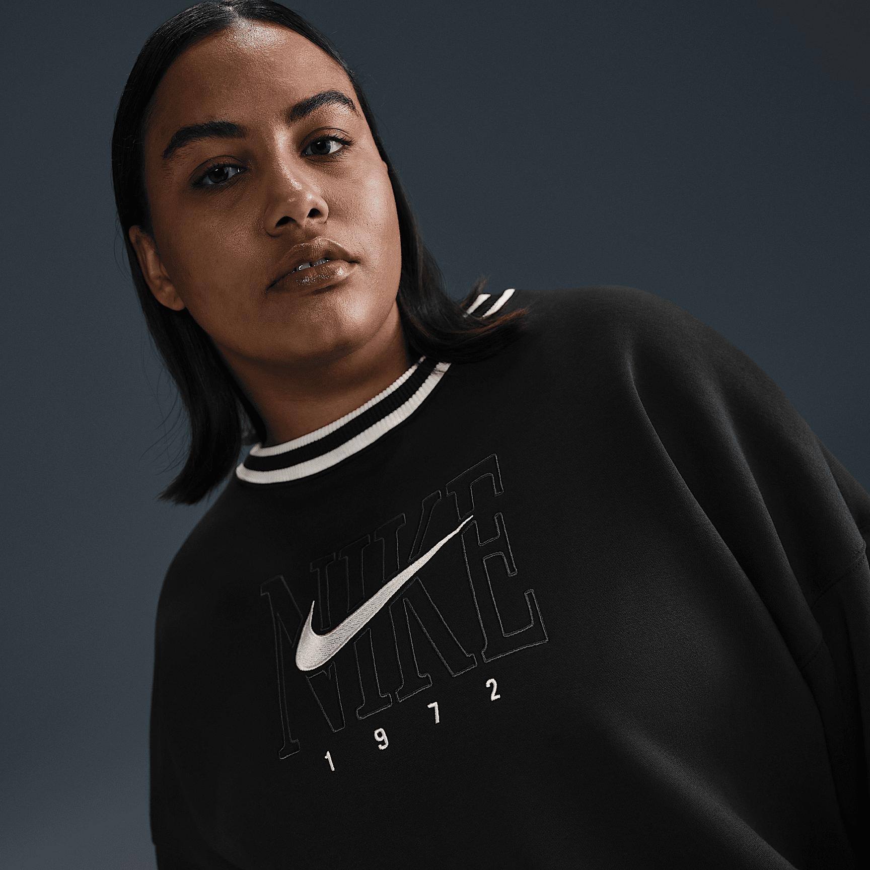 Women's Nike Sportswear Phoenix Fleece Oversized Graphic Crew-Neck Sweatshirt (Plus Size) Product Image