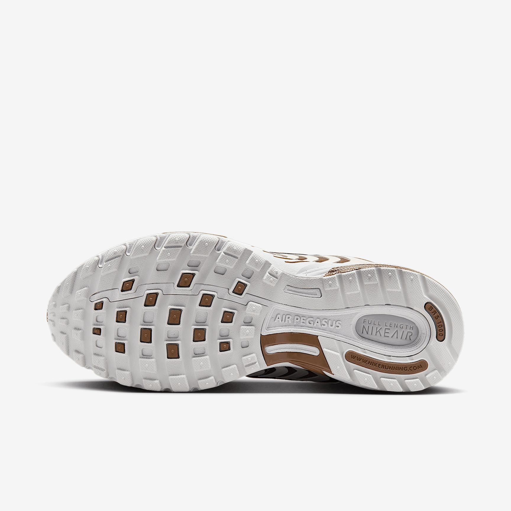 Nike Women's Air Pegasus 2005 Shoes Product Image