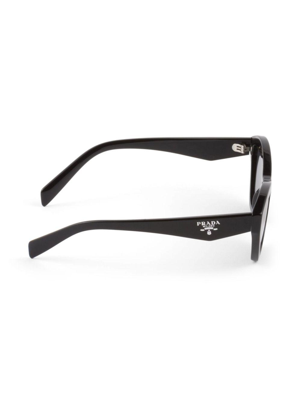 curved cat-eye frame sunglasses Product Image