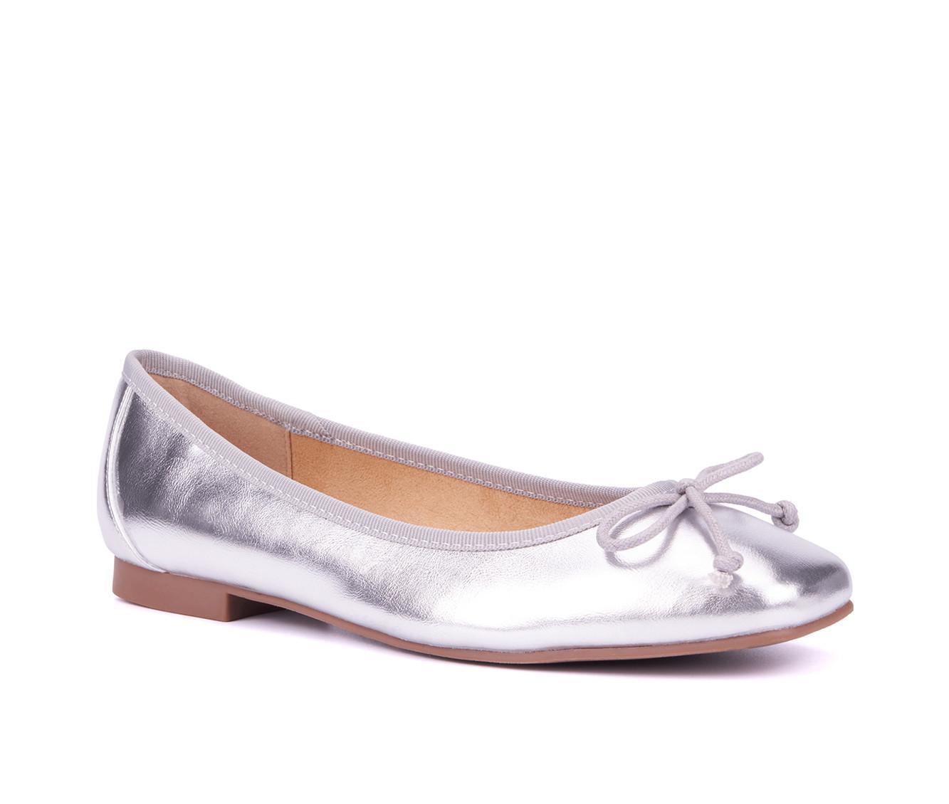 Women's New York and Company Paulina Flats Product Image