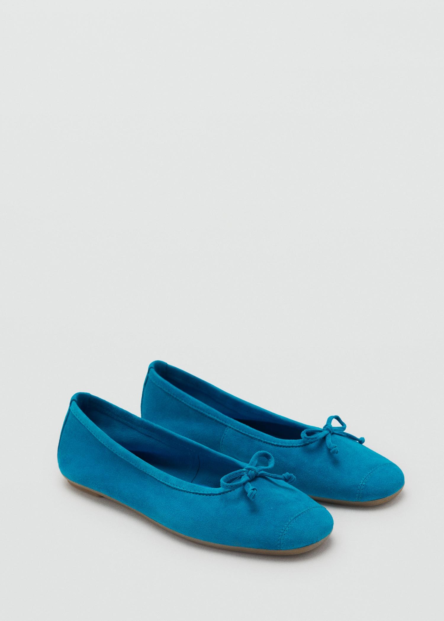 Bow suede ballerina - Women | MANGO USA Product Image