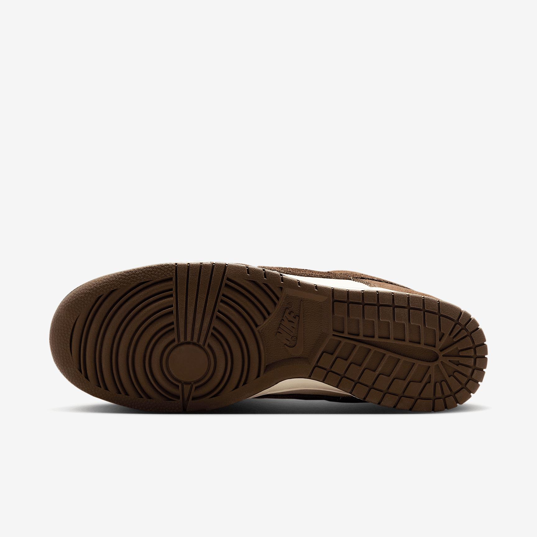 Nike Men's Dunk Low Retro SE Leather/Suede Shoes Product Image