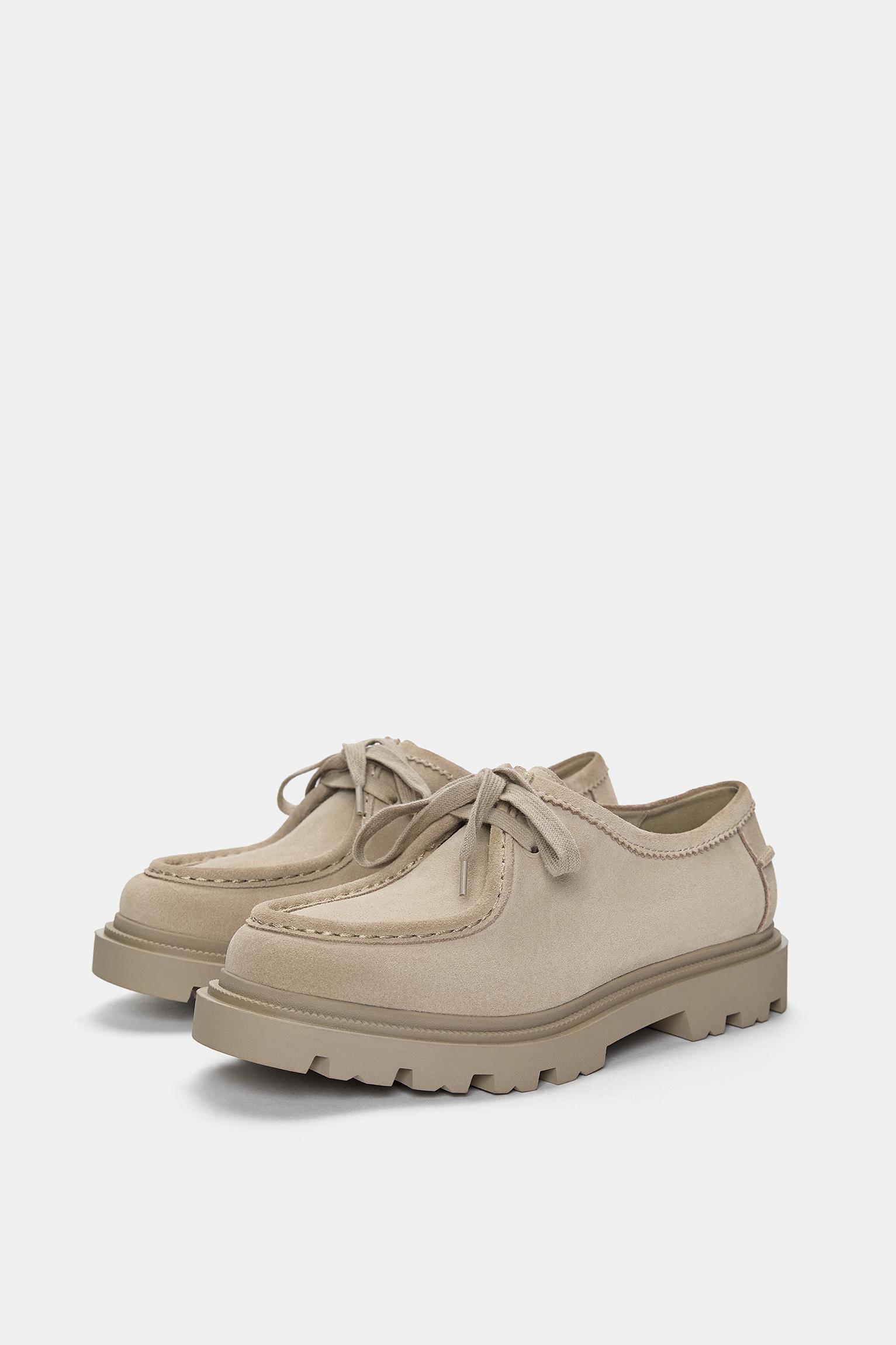 Leather deck shoes Product Image