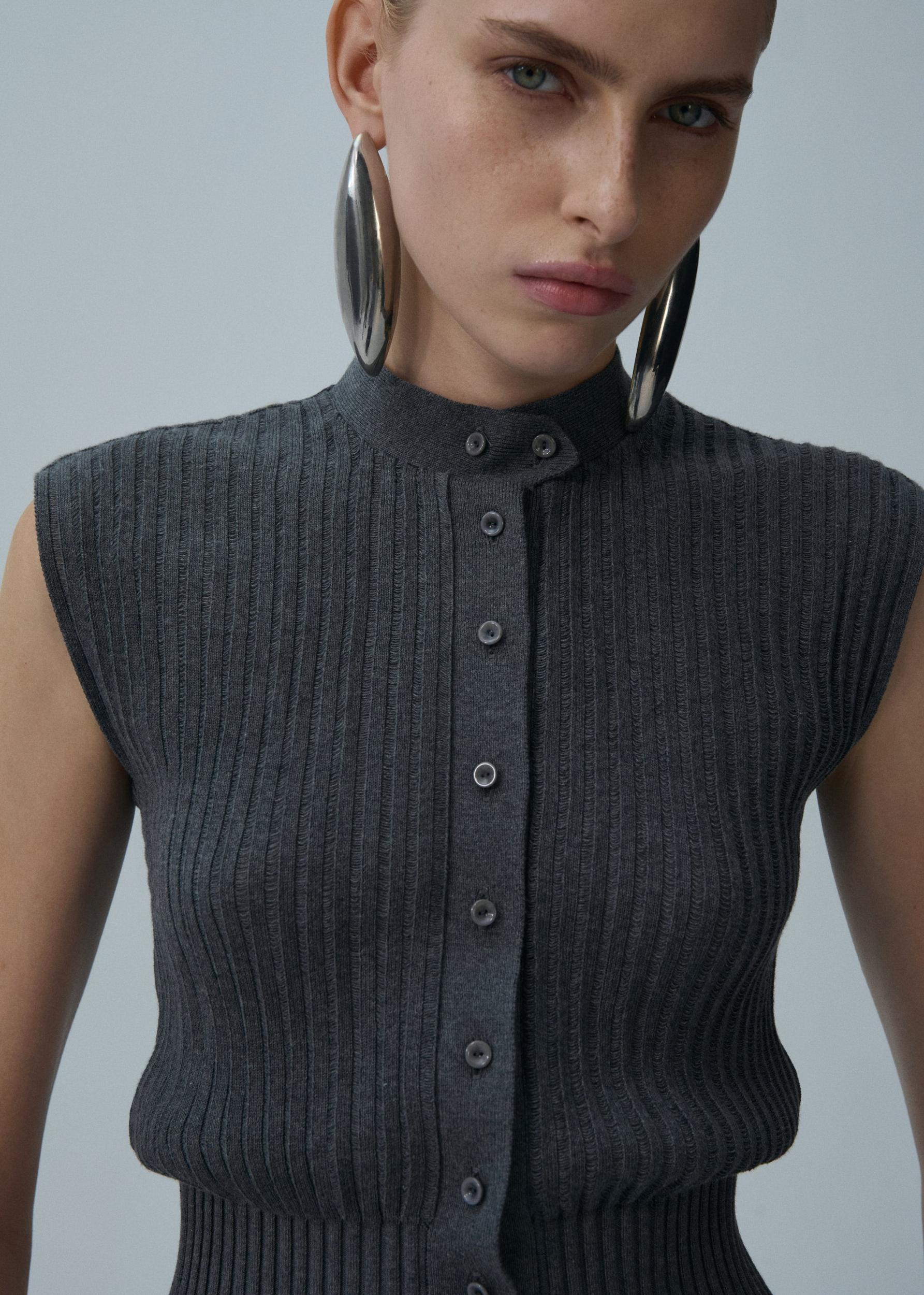 Sleeveless ribbed cardigan in grey Product Image