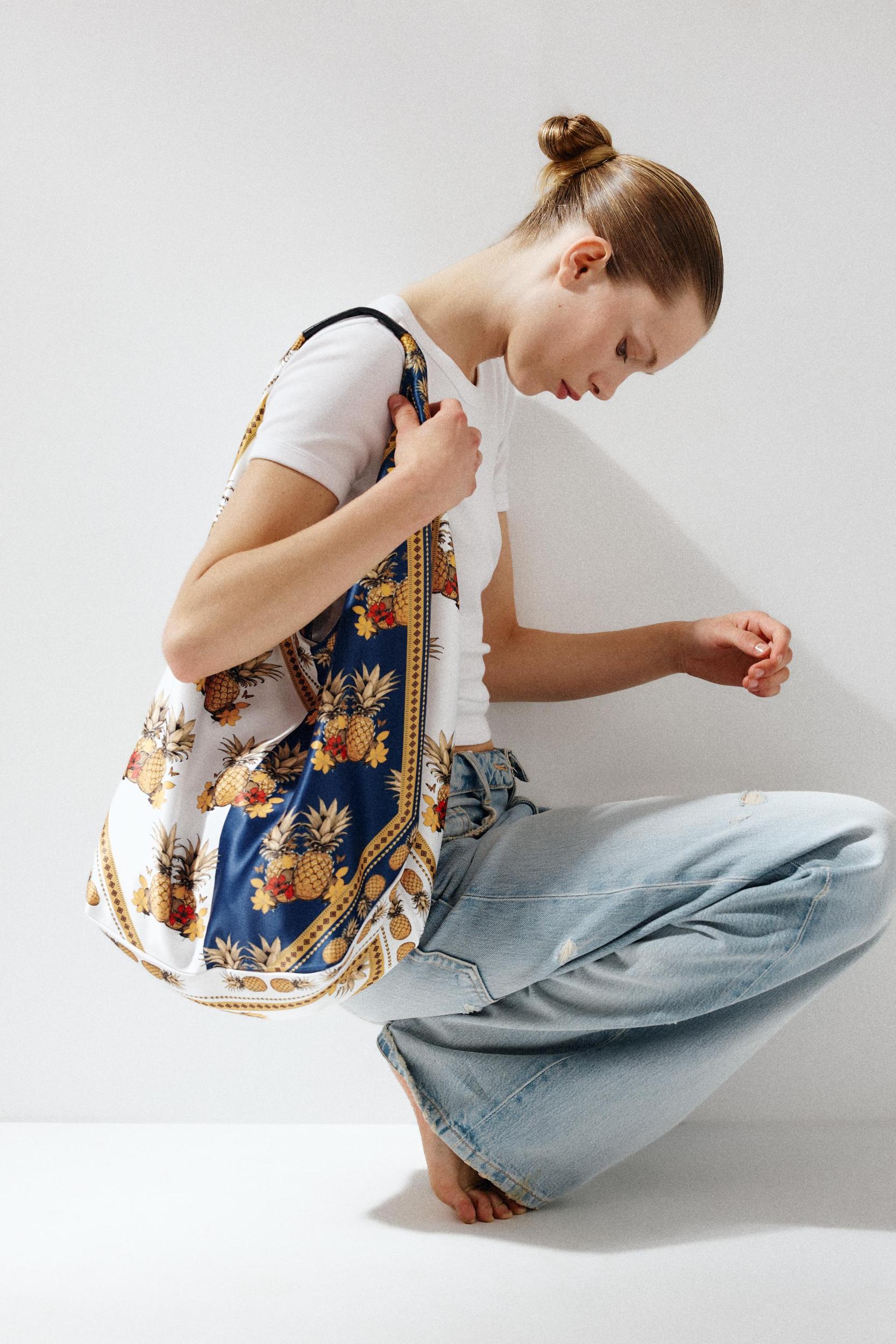 MULTICOLORED PRINT SHOPPER Product Image