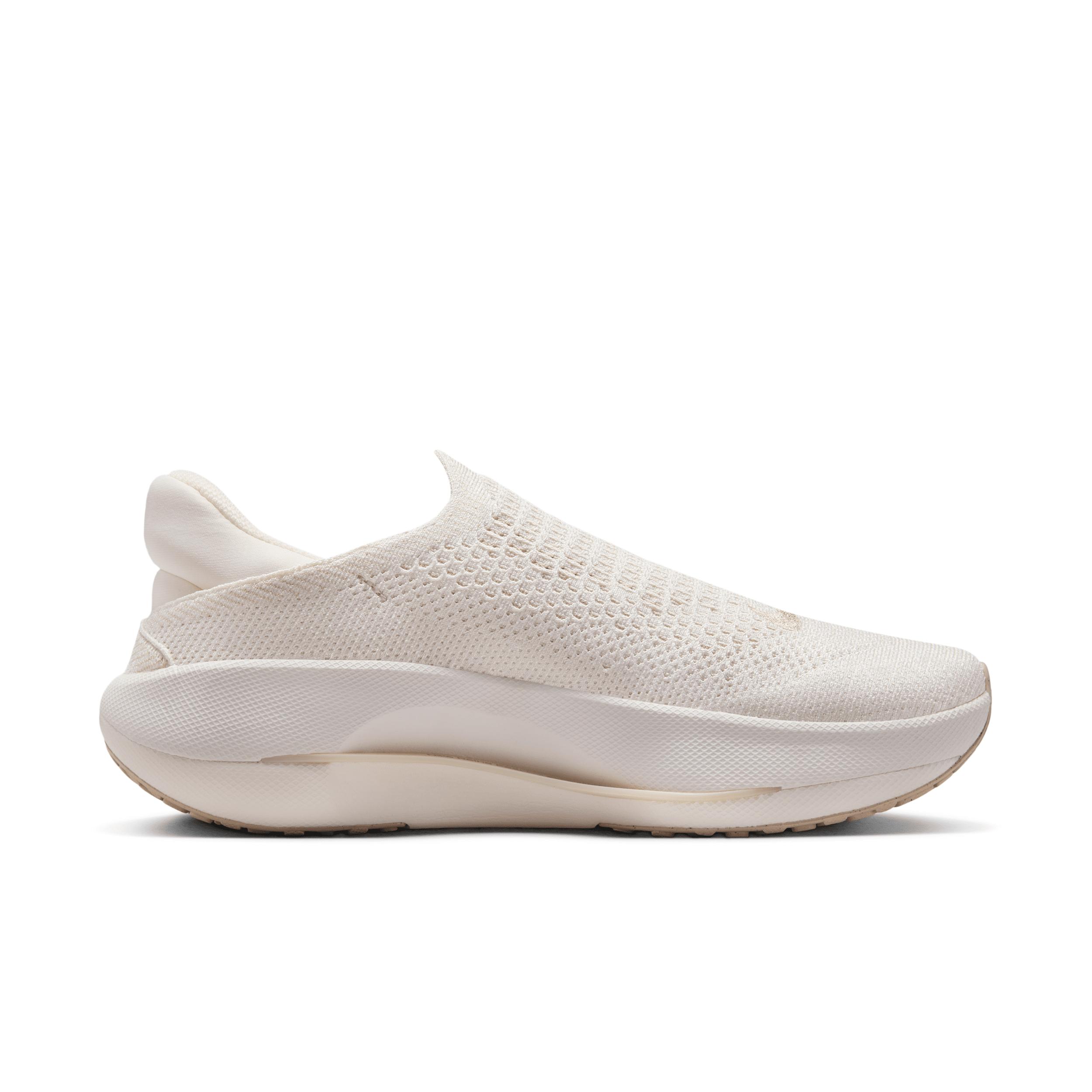 Nike Women's Reina EasyOn Shoes Product Image