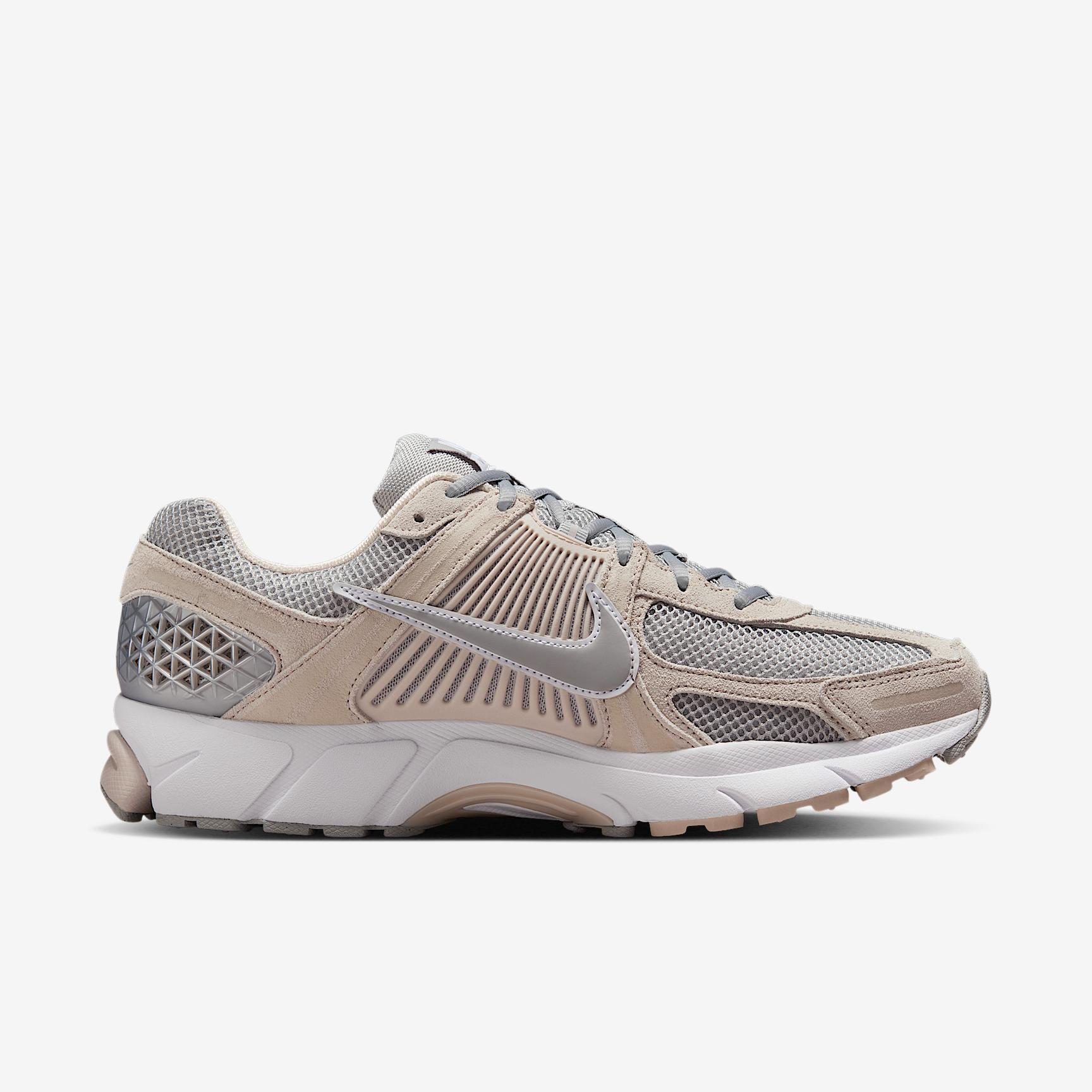 Nike Mens Zoom Vomero 5 Shoes | HF1553-101 Product Image