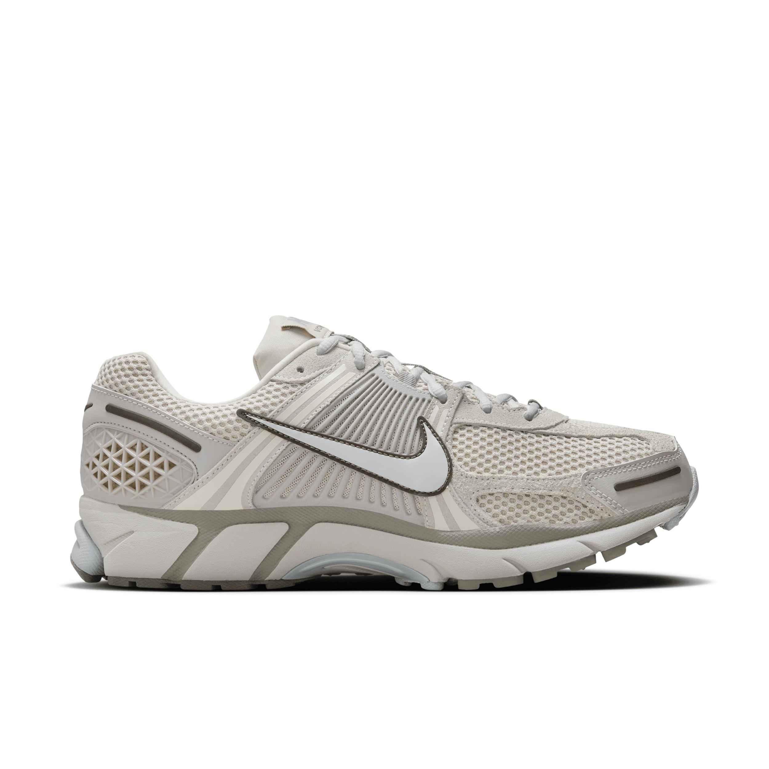 Nike Men's Zoom Vomero 5 SE Shoes Product Image