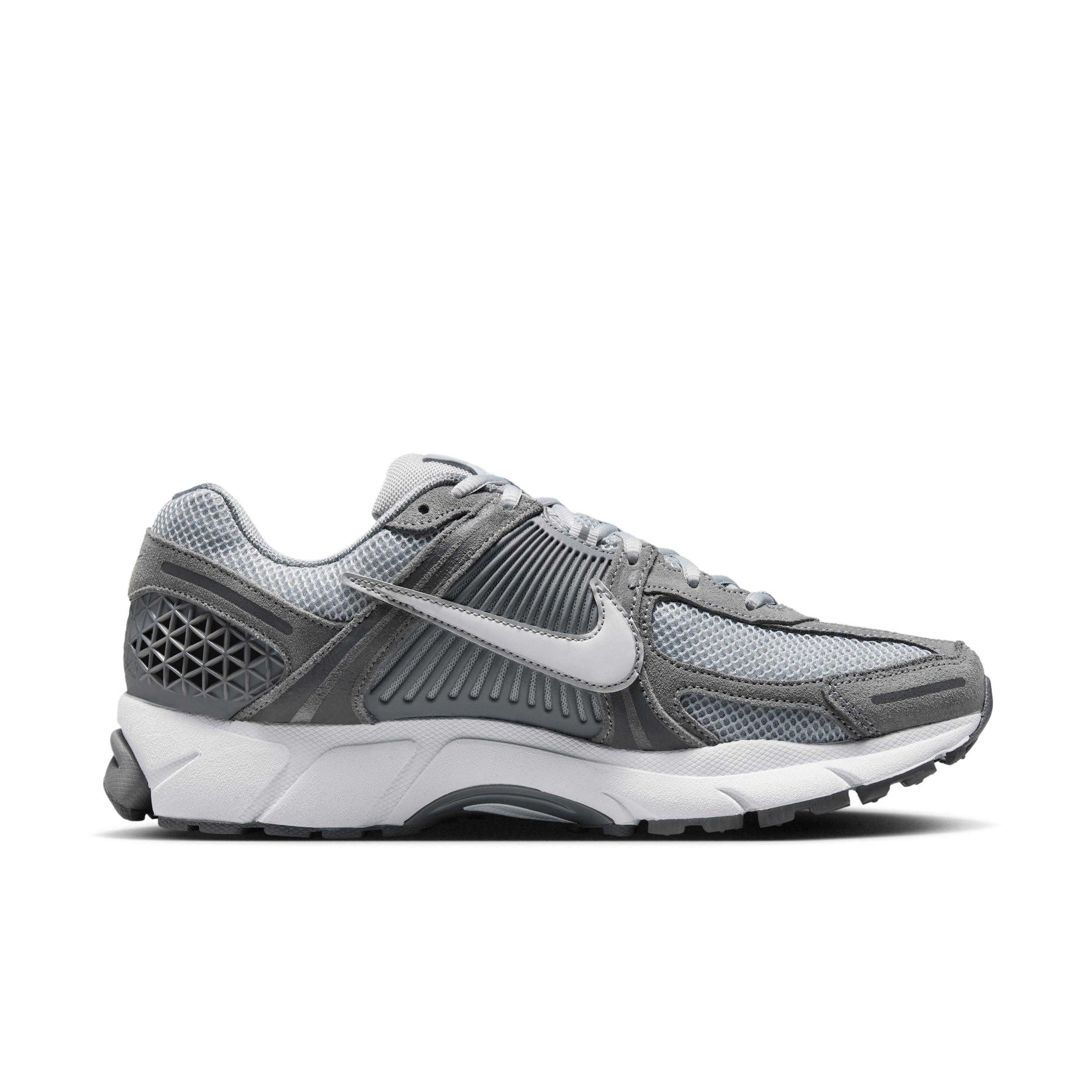 Nike Men's Zoom Vomero 5 Shoes Product Image