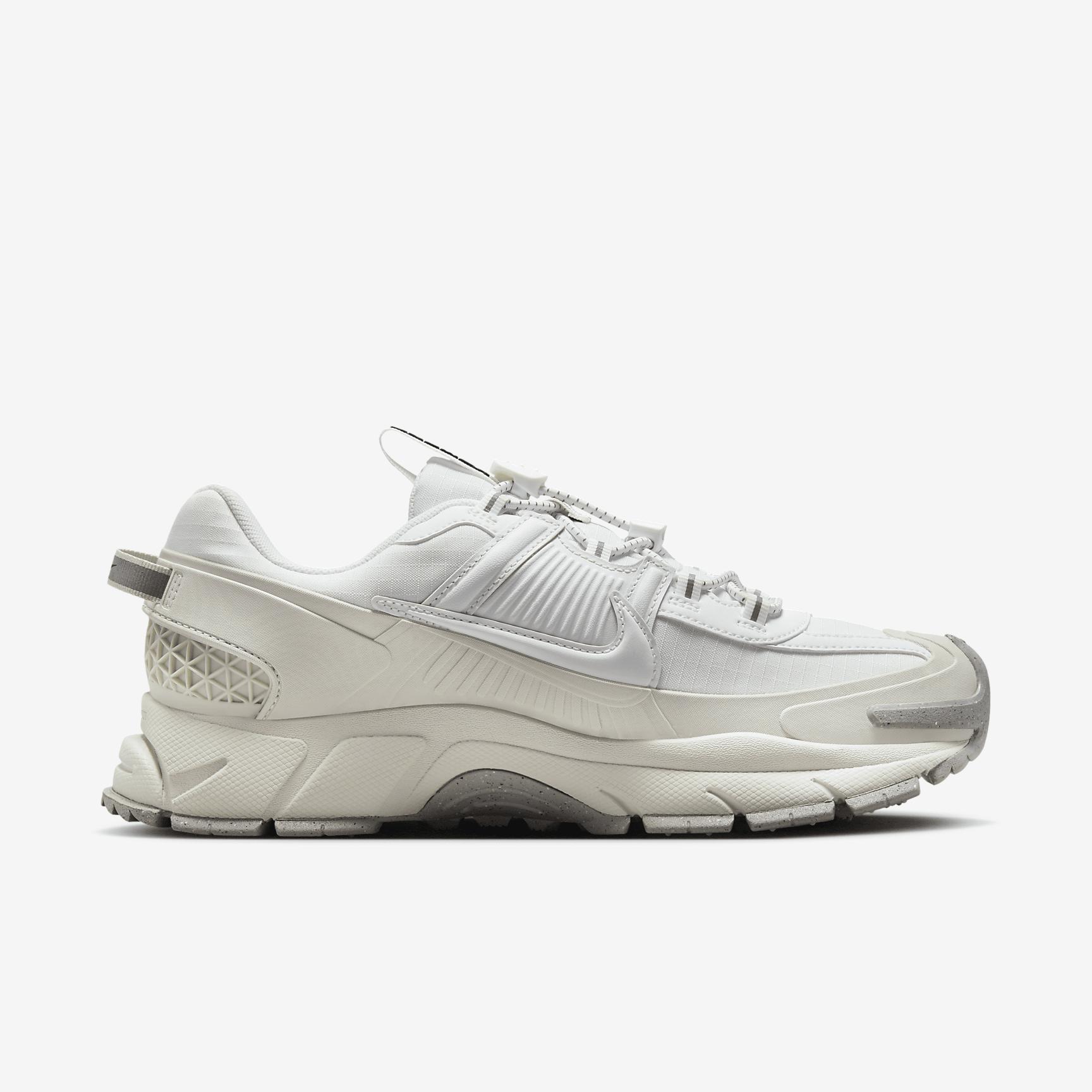 Womens Nike Zoom Vomero Roam Casual Shoes Product Image