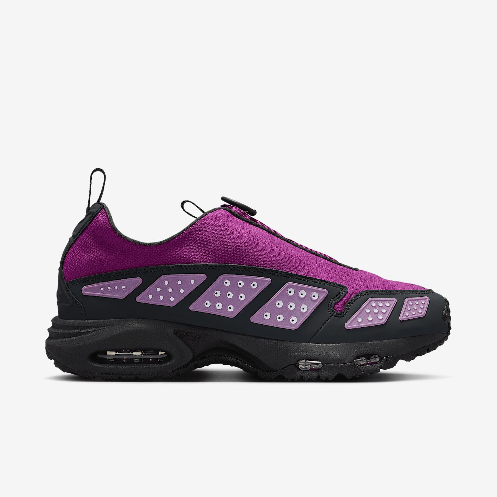 Nike Women's Air Max SNDR GORE-TEX Shoes Product Image
