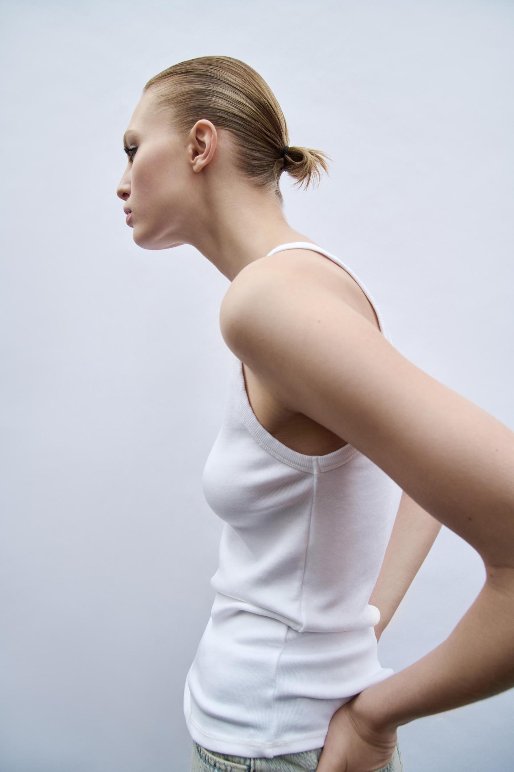 TANK TOP Product Image