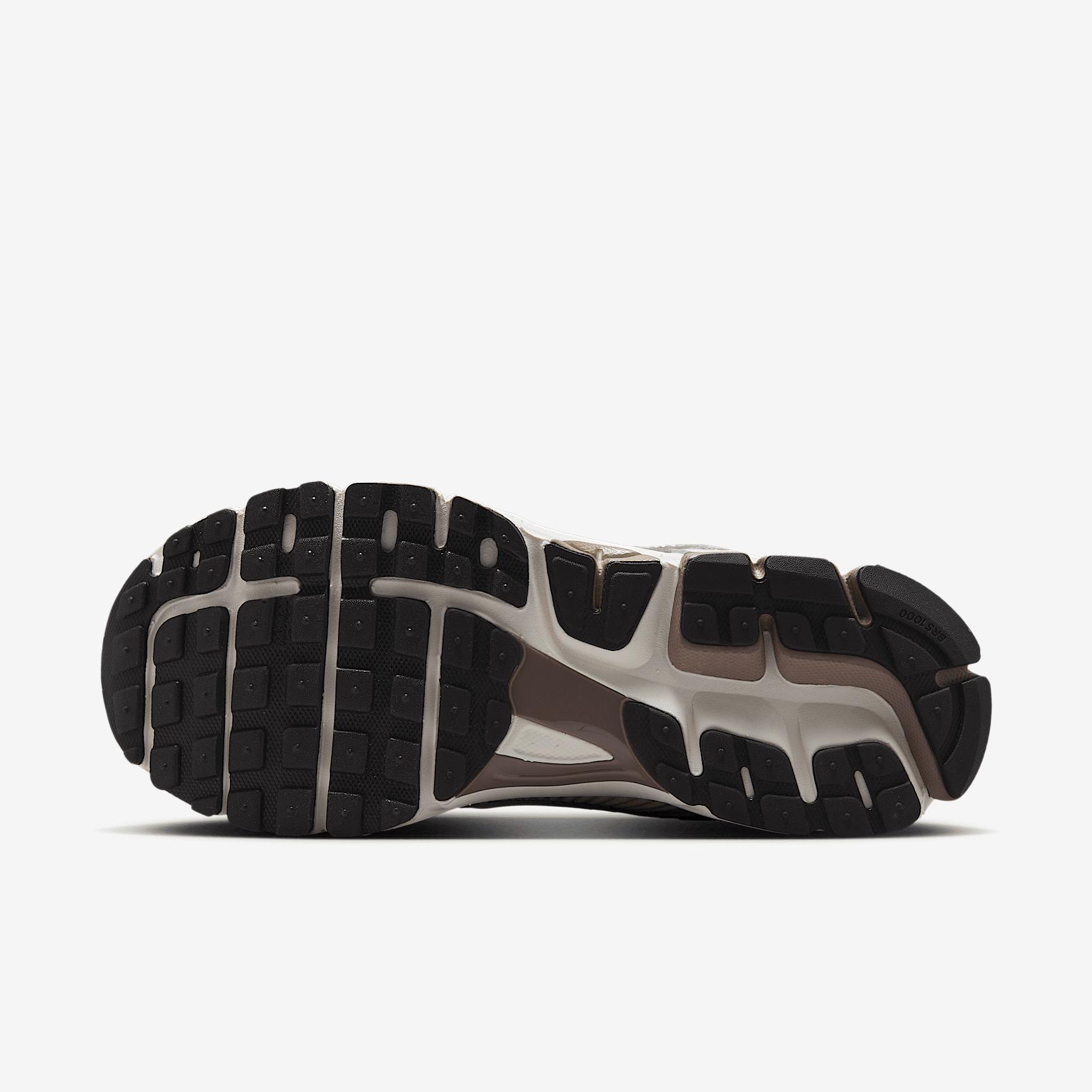 Nike Women's Zoom Vomero 5 Shoes Product Image