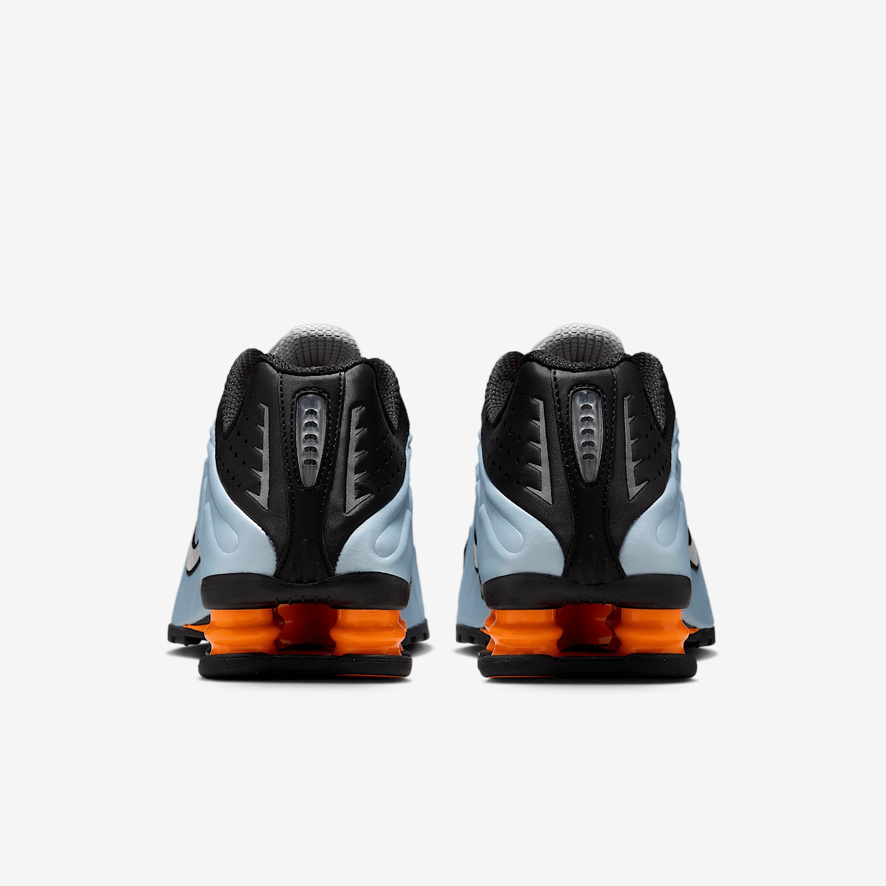 Nike Women's Shox R4 Shoes Product Image