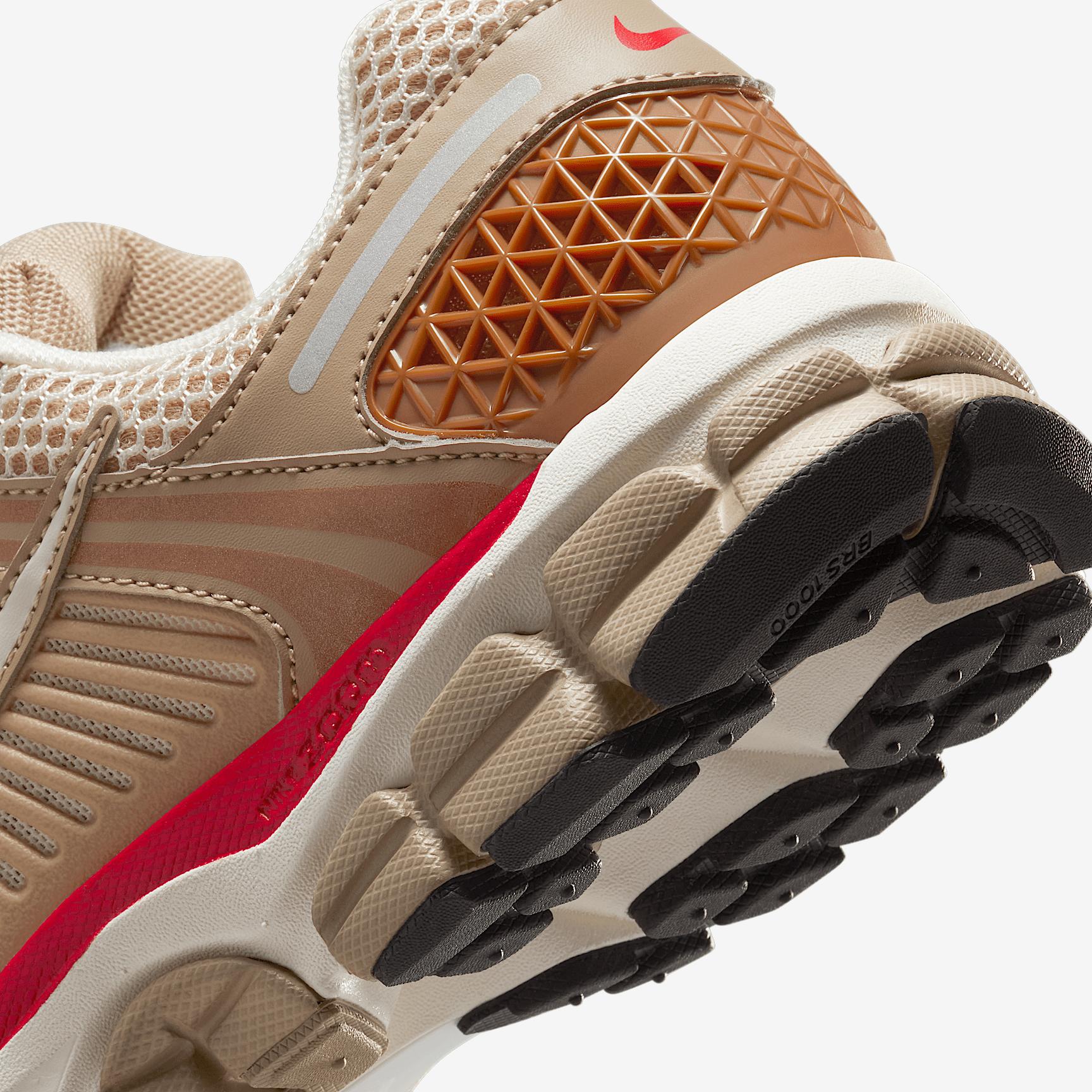 Nike Womens Zoom Vomero Shoes | HV0826-247 Product Image