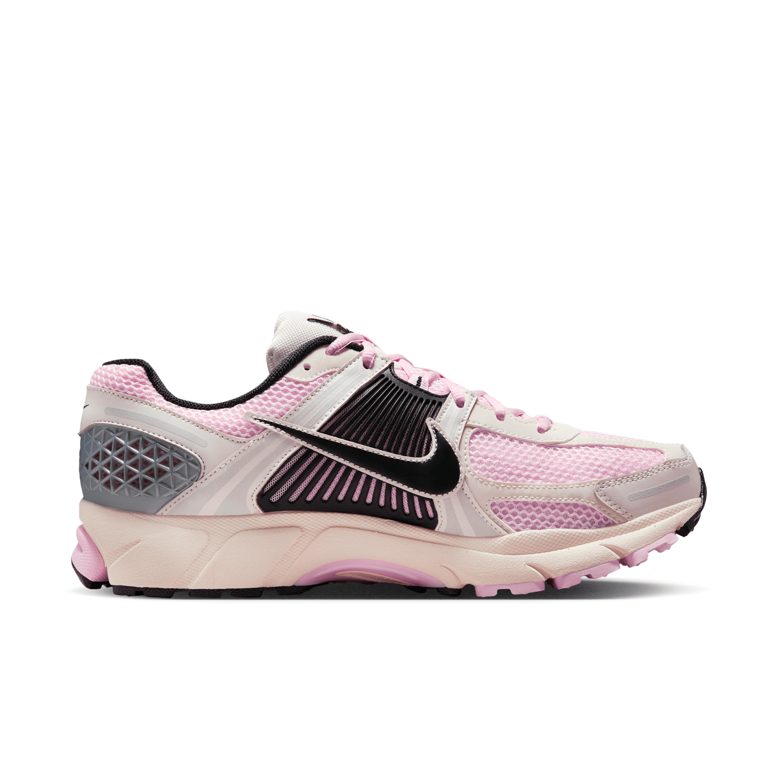 Nike Men's Zoom Vomero 5 Shoes Product Image