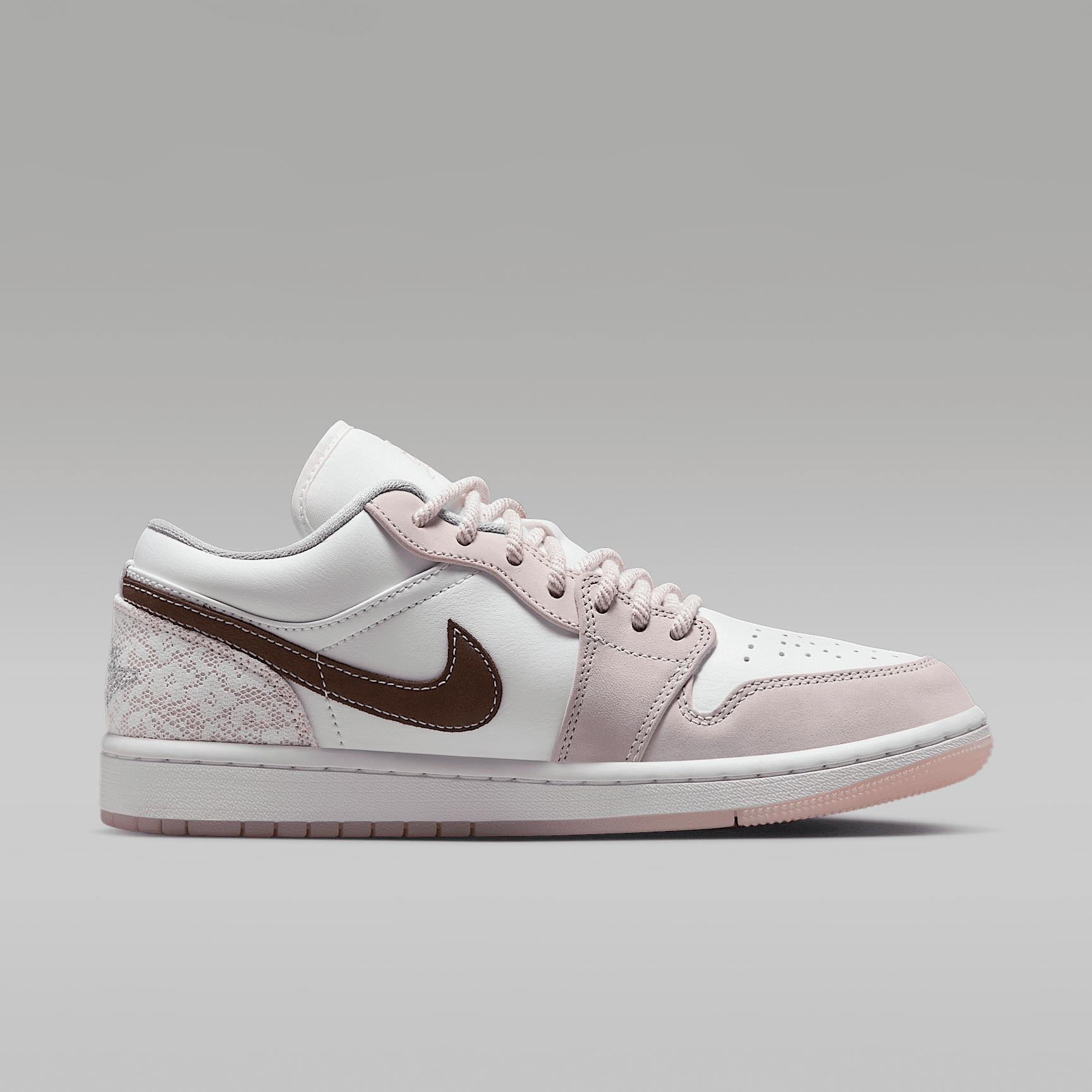 Womens Air Jordan 1 Low Shoes | IB8859-101 Product Image