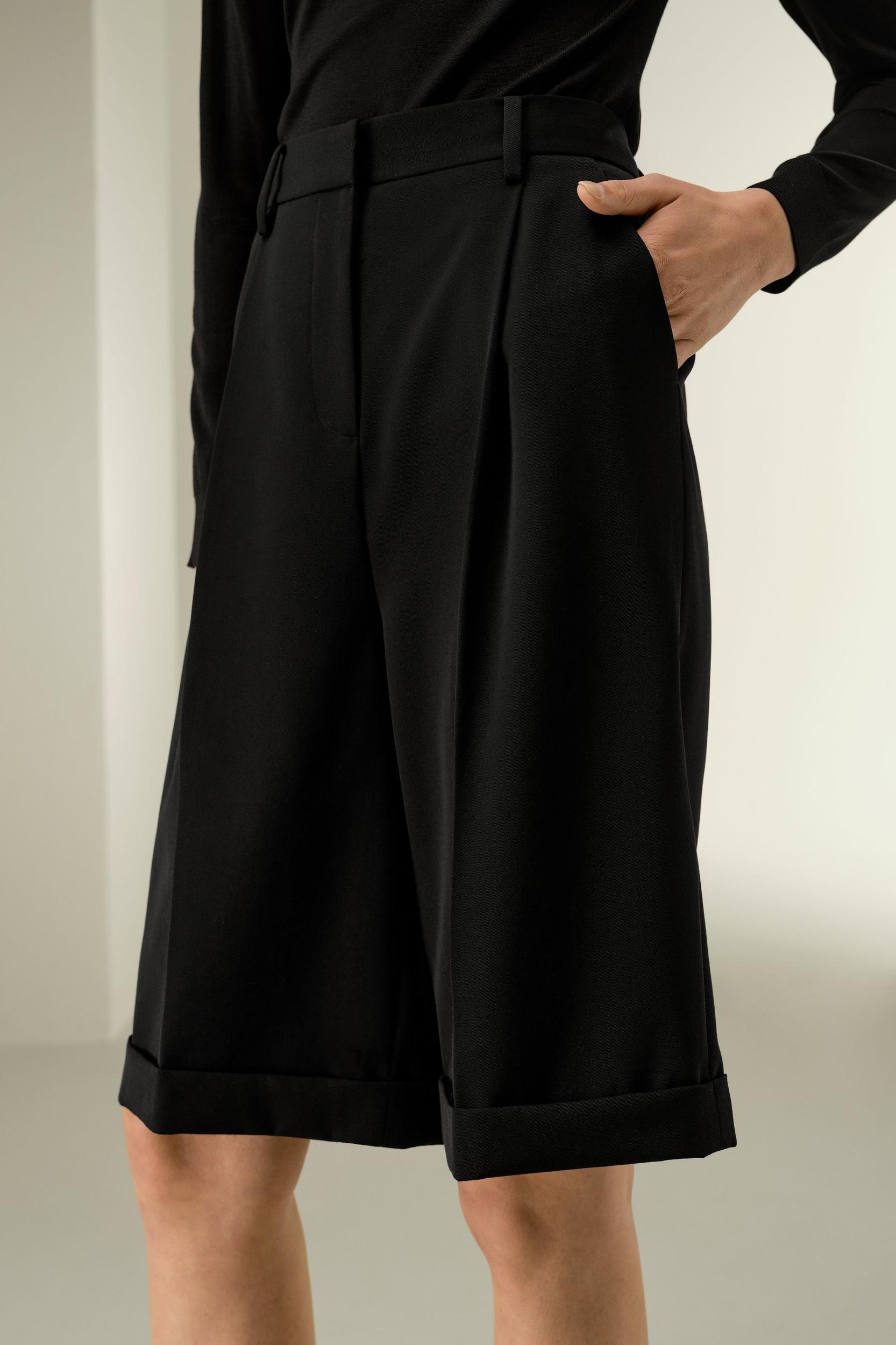 LSxES Tailored Knee-Length Wool Shorts Product Image