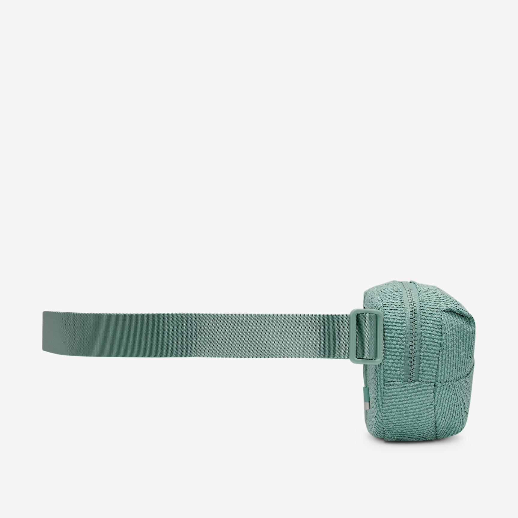 Nike Unisex Aura Crossbody Bag (2L) | HV6626-017 Product Image