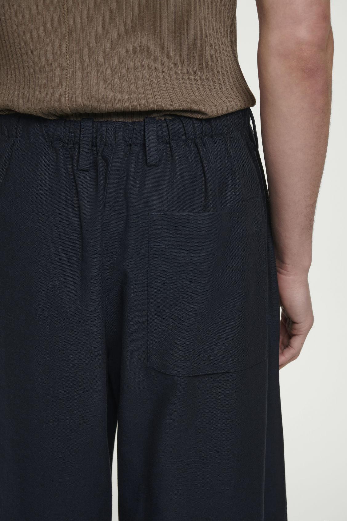 BARREL-LEG DRAWSTRING PANTS Product Image
