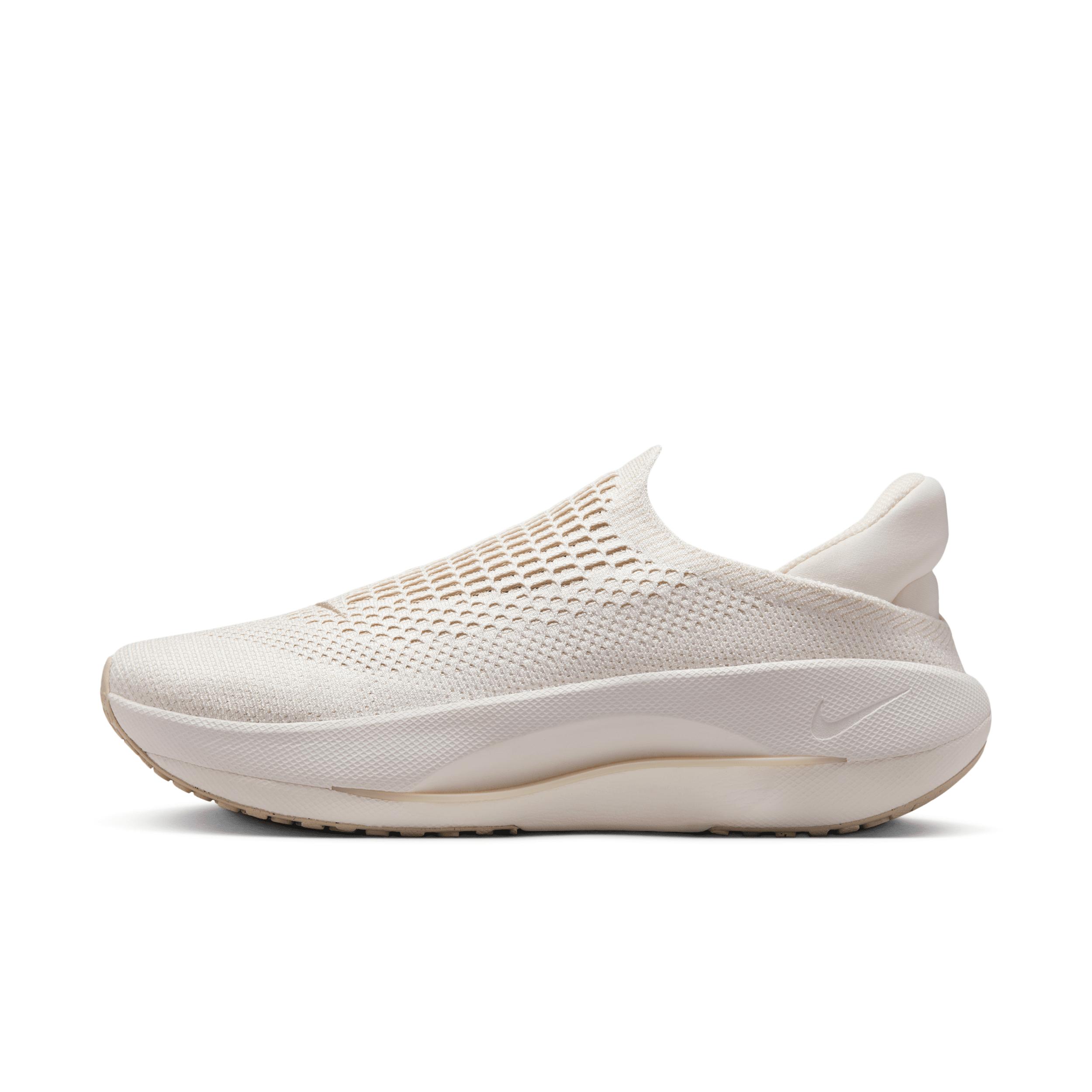 Nike Women's Reina EasyOn Shoes Product Image