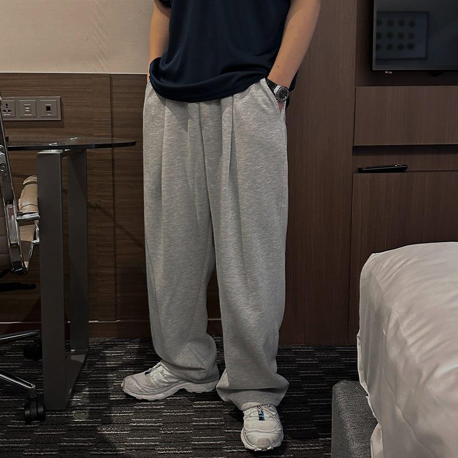 RT No. 12658 GRAY PLEATED SWEATPANTS Product Image