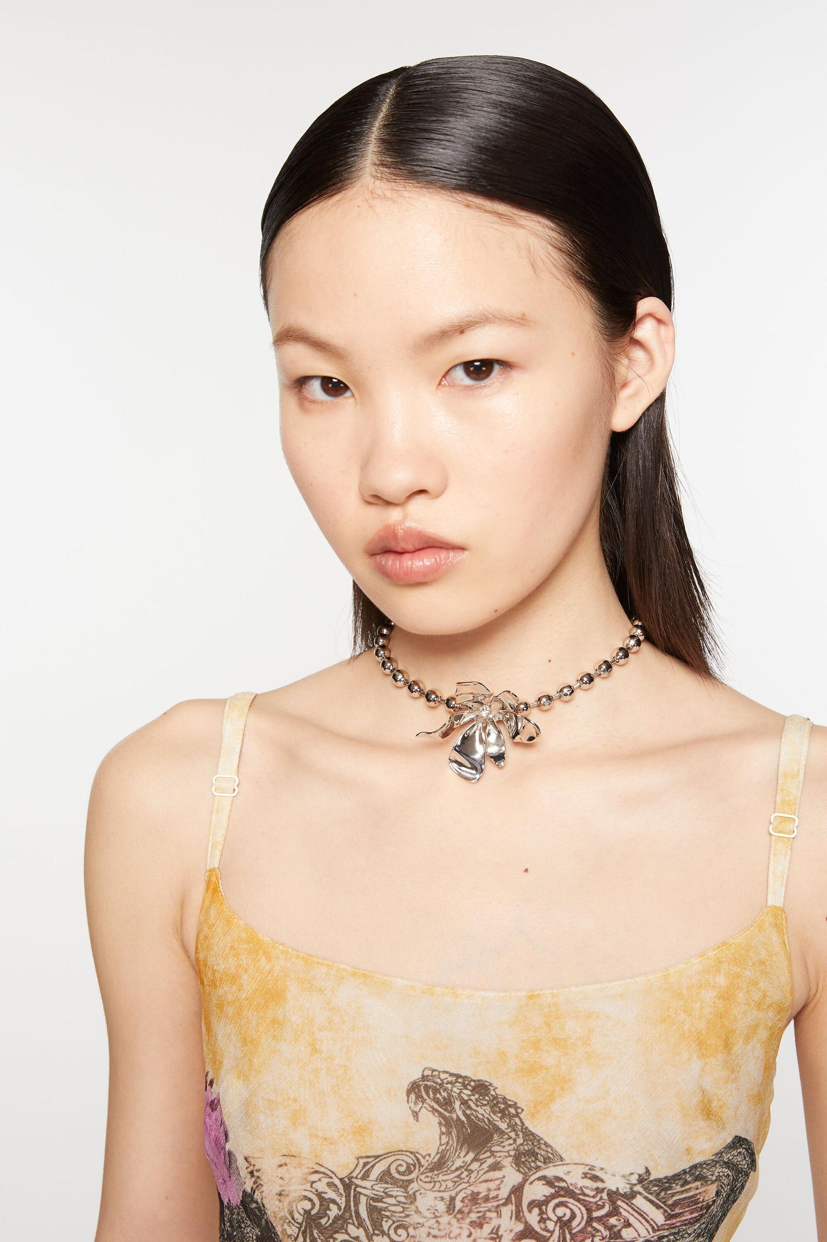 Flower necklace Product Image