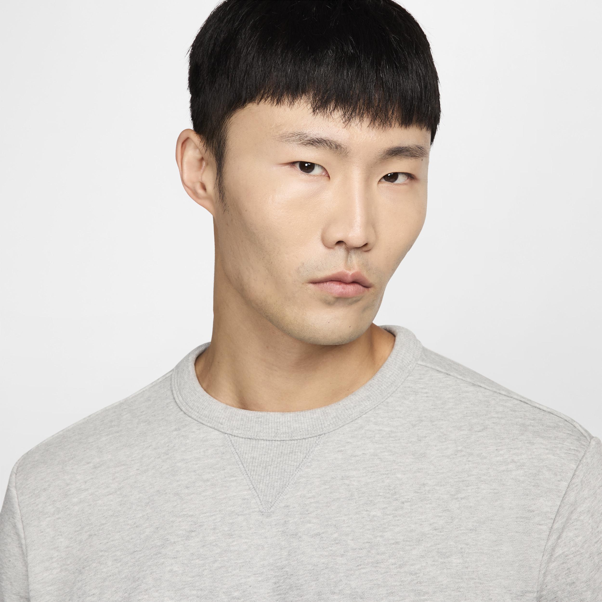 Nike Standard Issue Men's Dri-FIT Basketball Crew-Neck Sweatshirt Product Image