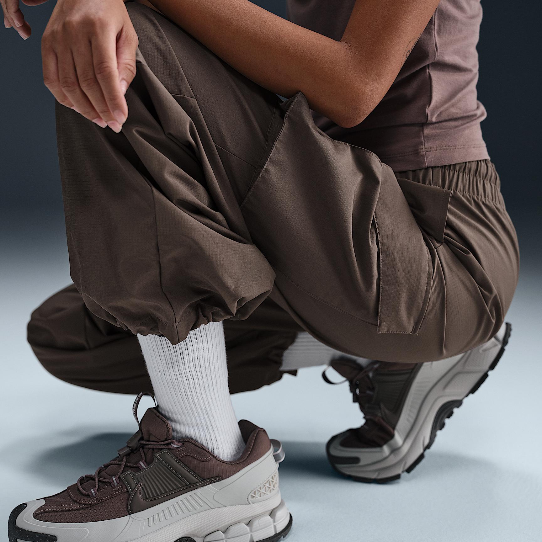 Womens Nike Sportswear Everything Wovens Mid-Rise Cargo Pants | HM6976-004 Product Image
