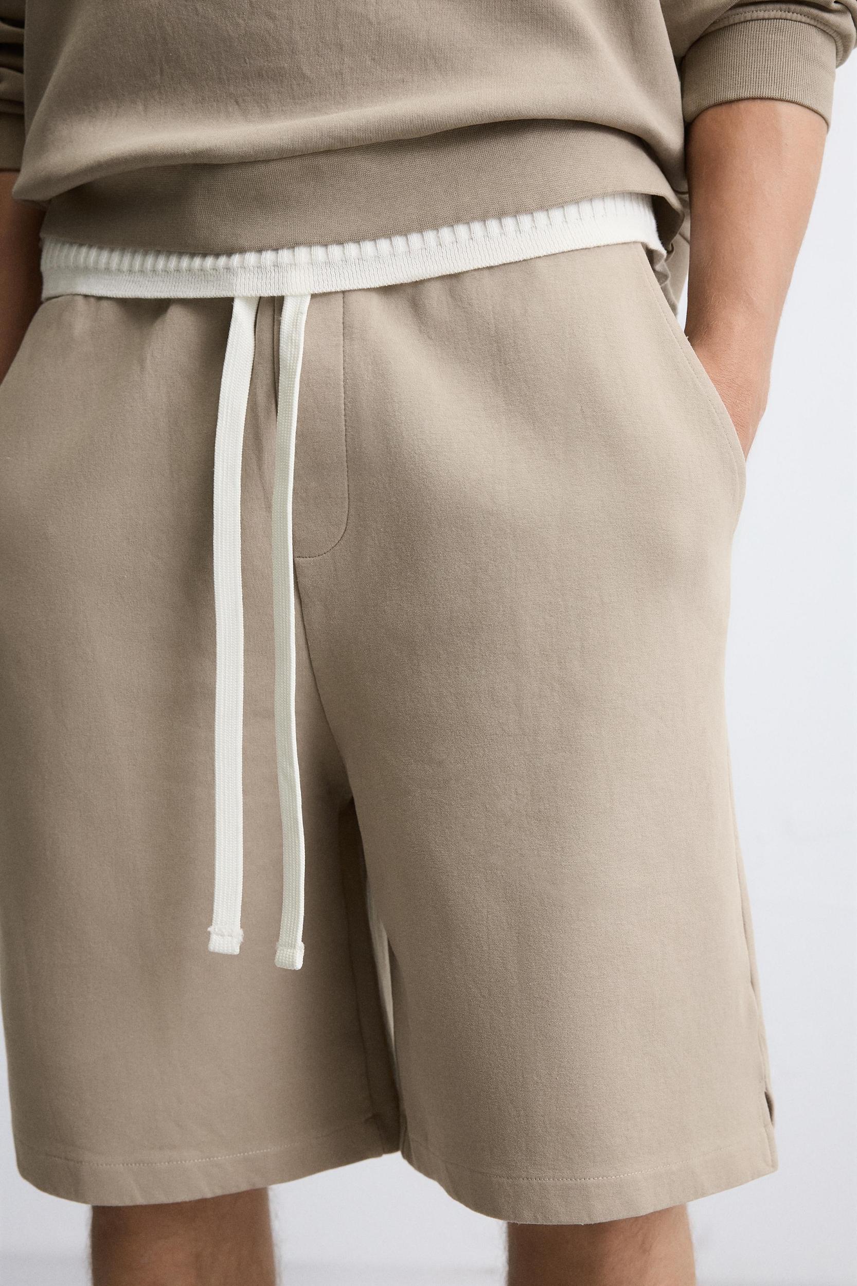 REGULAR FIT JOGGER SHORTS Product Image