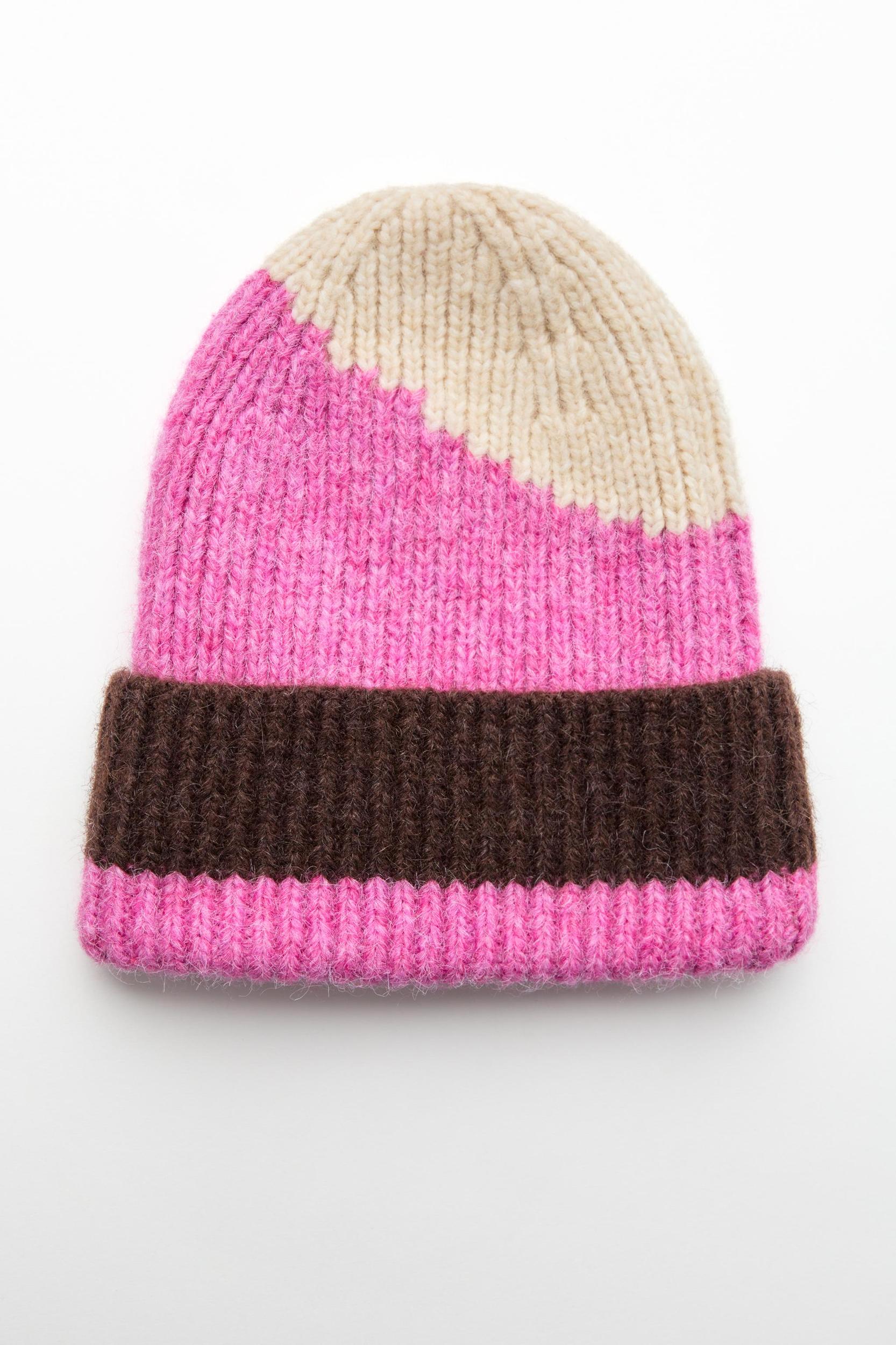 RIBBED KNIT BEANIE Product Image