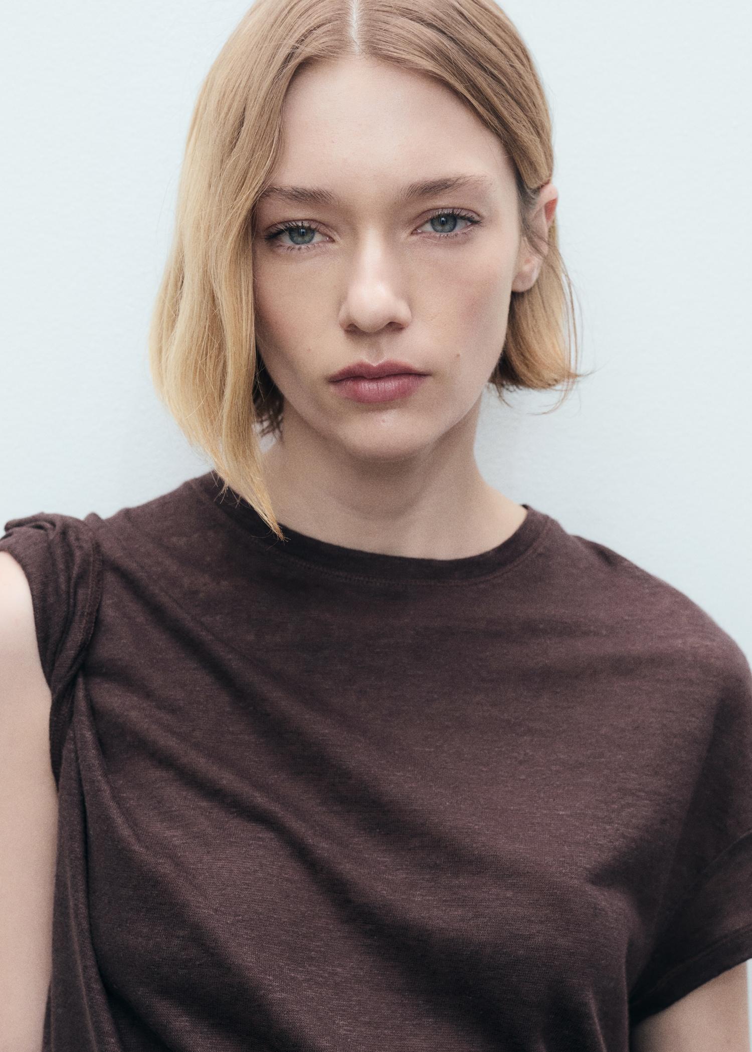 Short-sleeved linen t-shirt - Women | MANGO USA Product Image