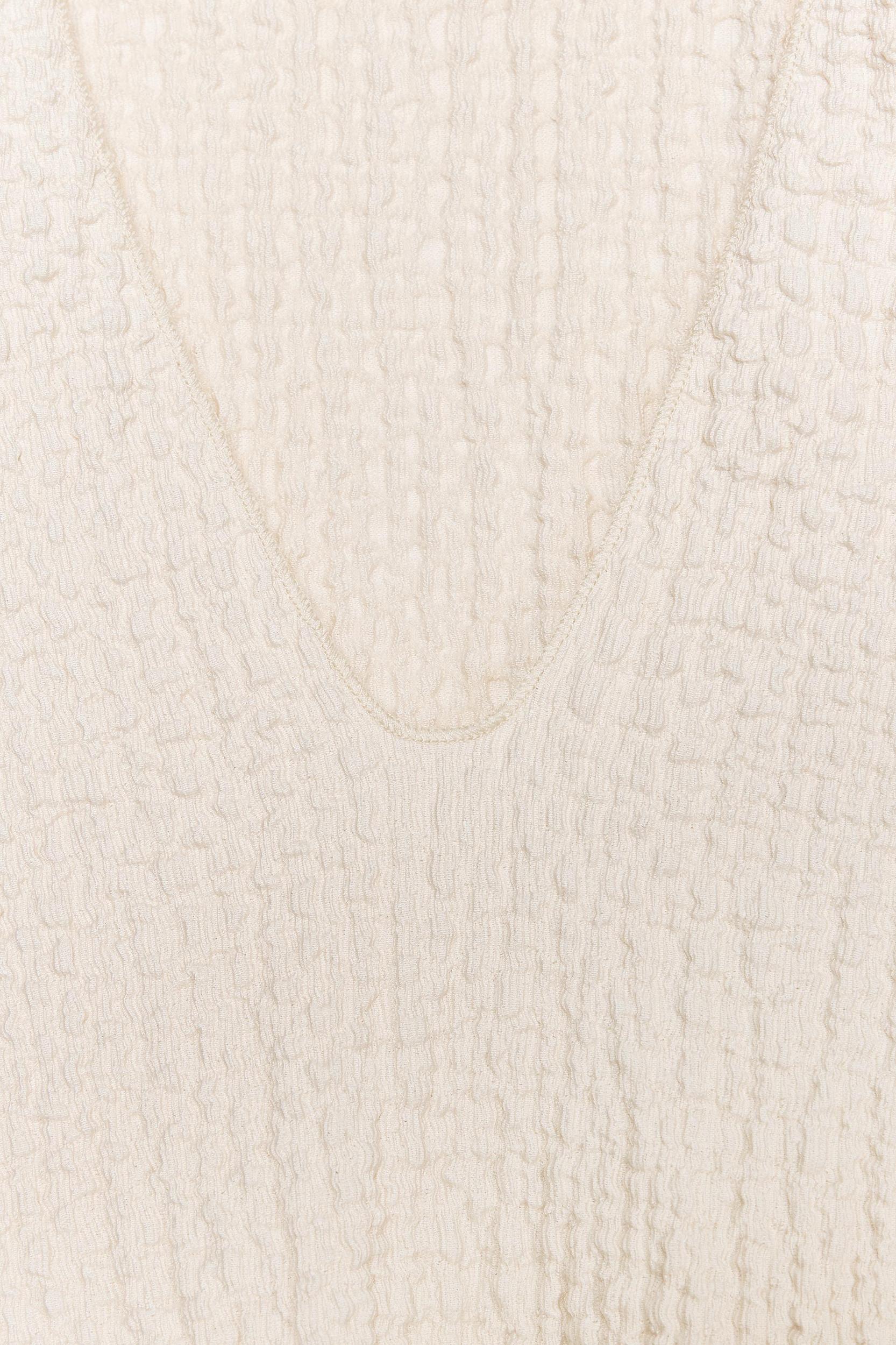 TEXTURED V-NECK TOP Product Image