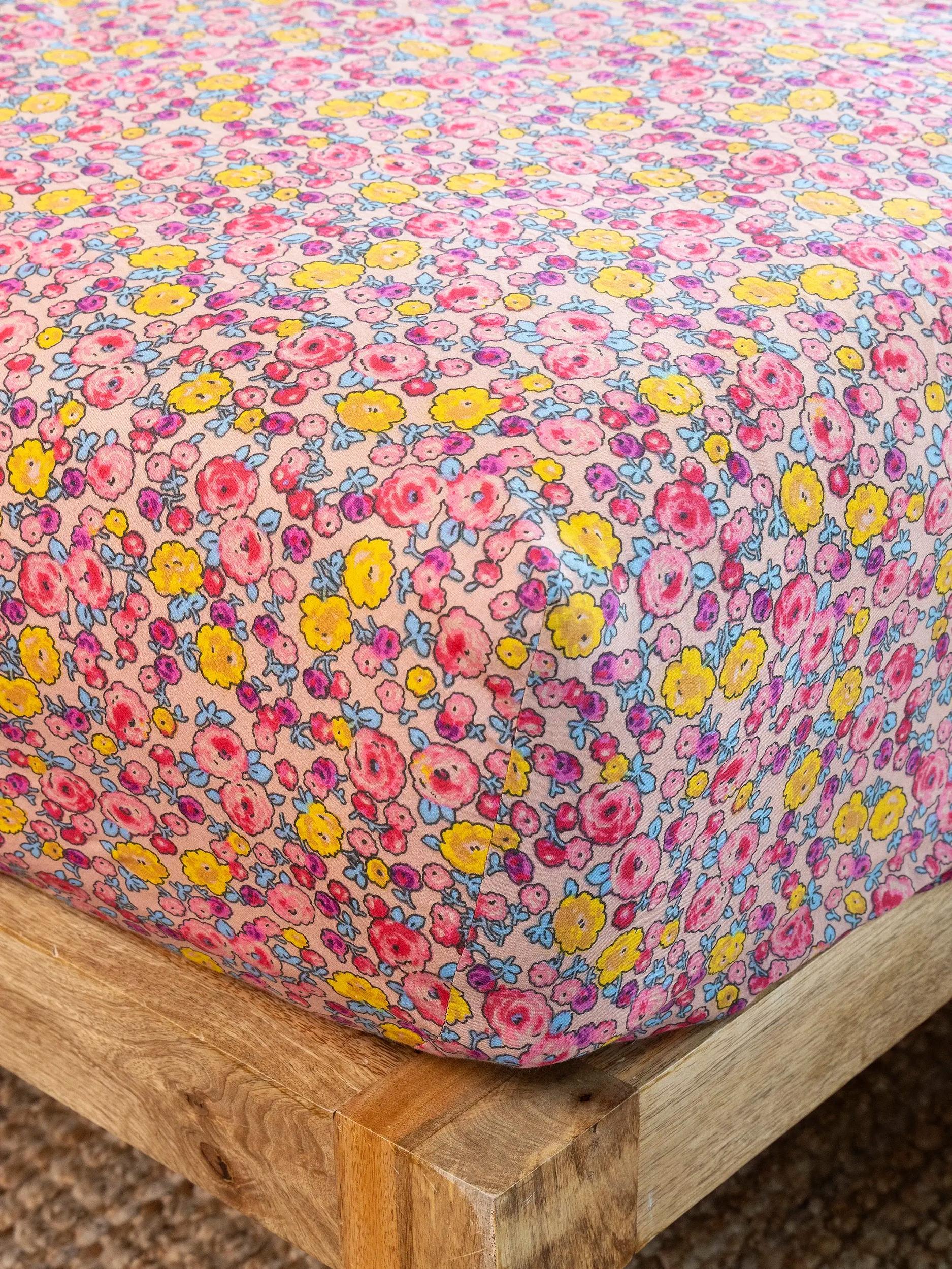 Mix & Match Cotton Fitted Sheet - Bay Daisies Product Image