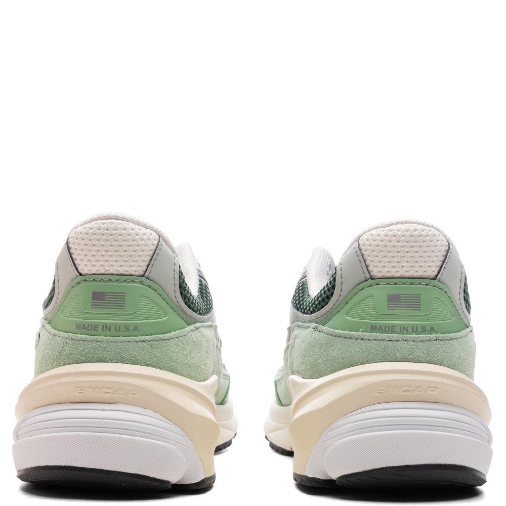 Made In USA 990v6 - Avocado/Natural Mint Male Product Image