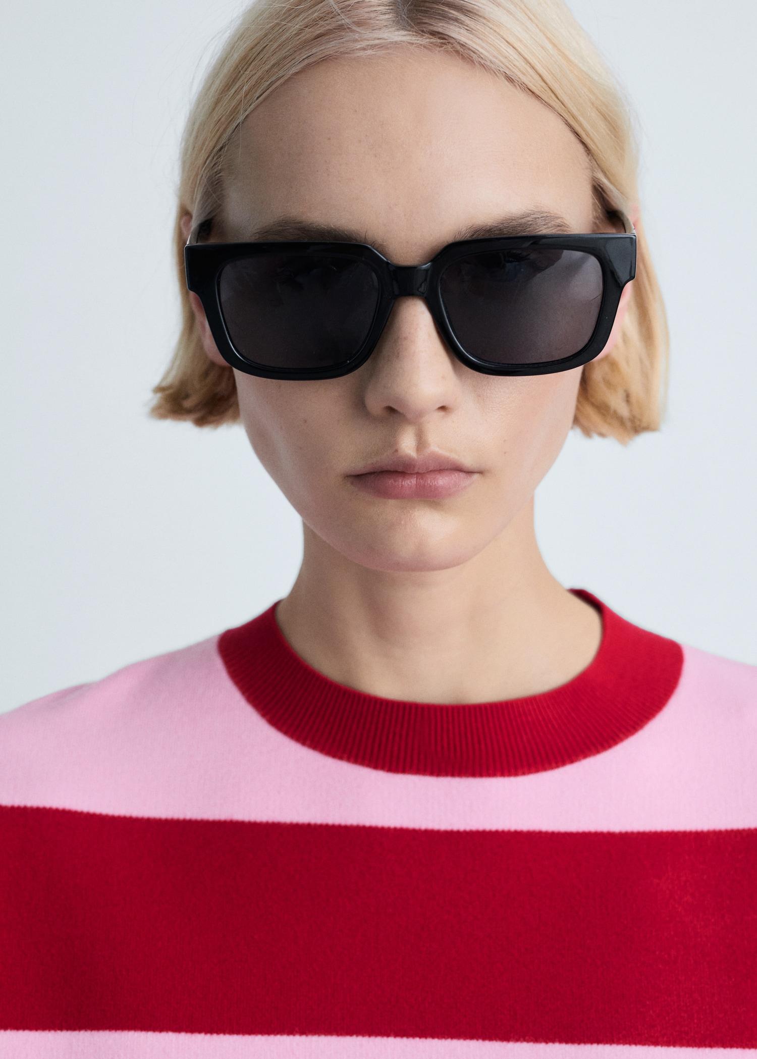 Round-neck striped sweater - Women | MANGO USA Product Image