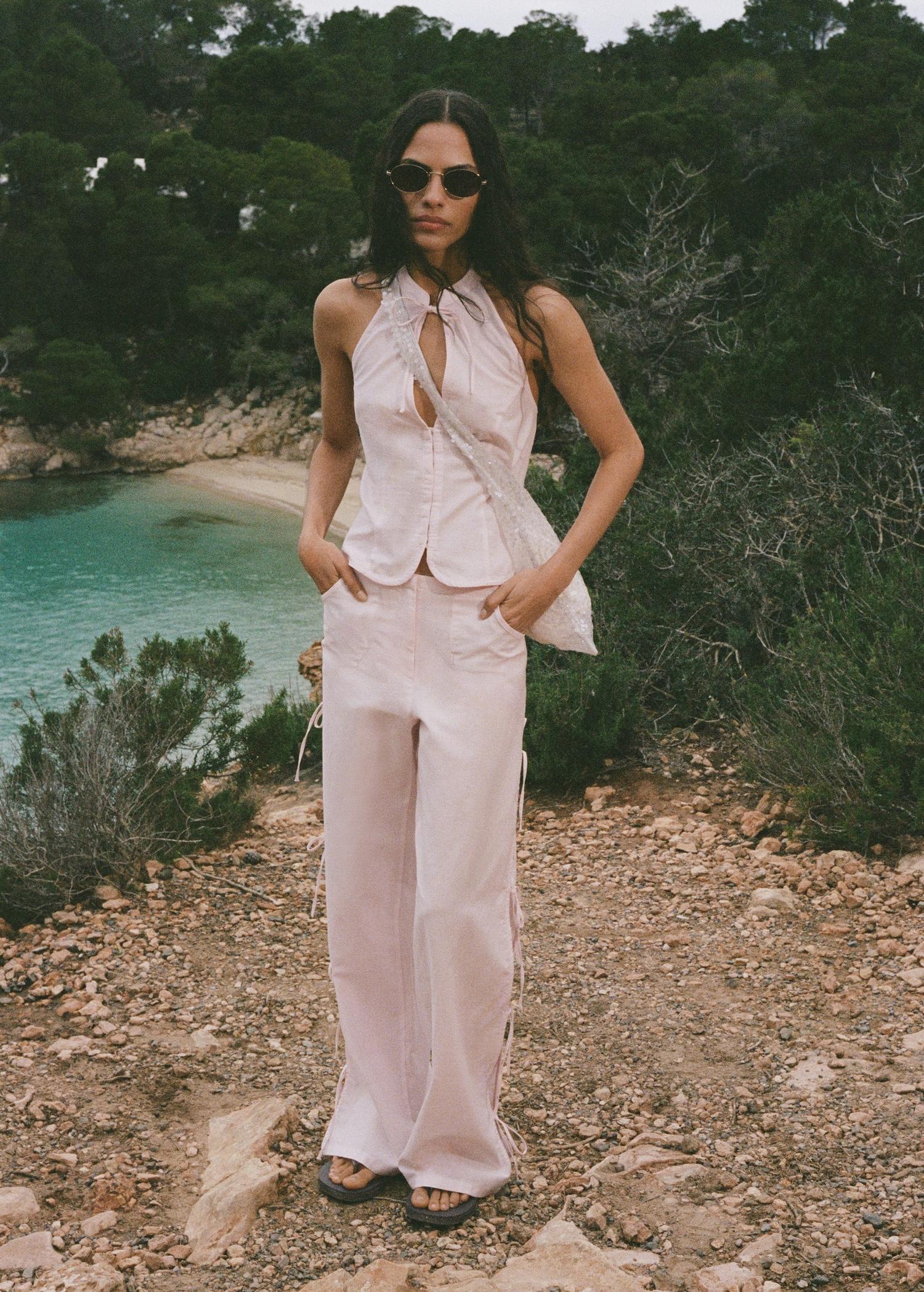 Halter top with bow opening - Women | MANGO USA Product Image