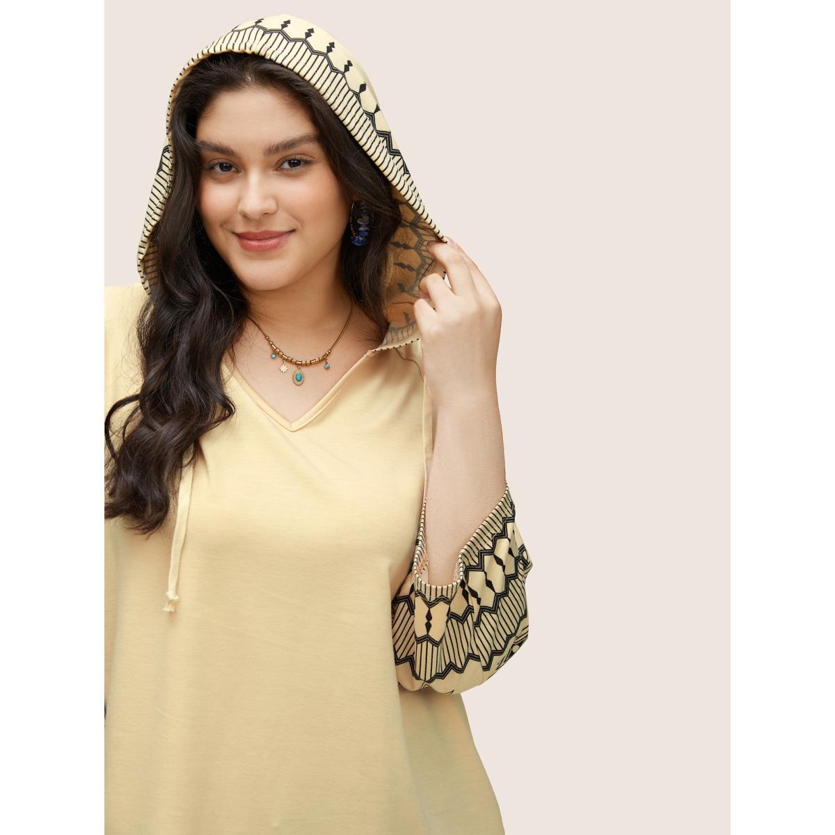 Plus Size Geometric Hooded Raglan Sleeve Sweatshirt Women Champagne Resort Non Hooded Vacation Sweatshirts BloomChic 30/6X Product Image