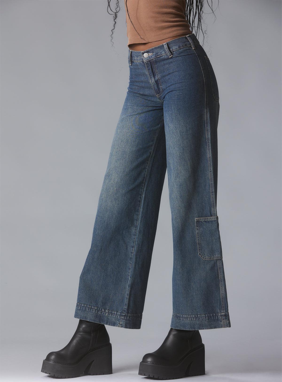 Serif Pants Female Product Image