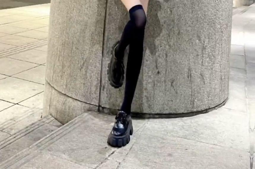 Short-Sleeve Scoop Neck Patterned Print Frill Tee / Plain Slit Button Mini A-Line Jumper Skirt / Set Product Image