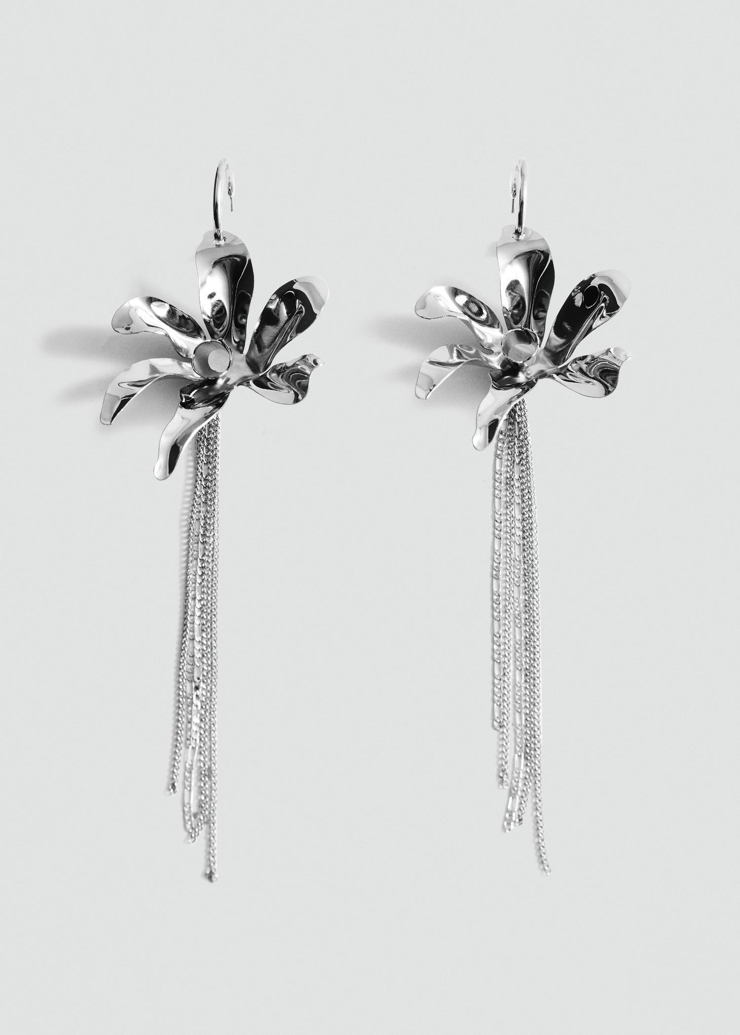 Long flower earrings - Women | MANGO USA Product Image