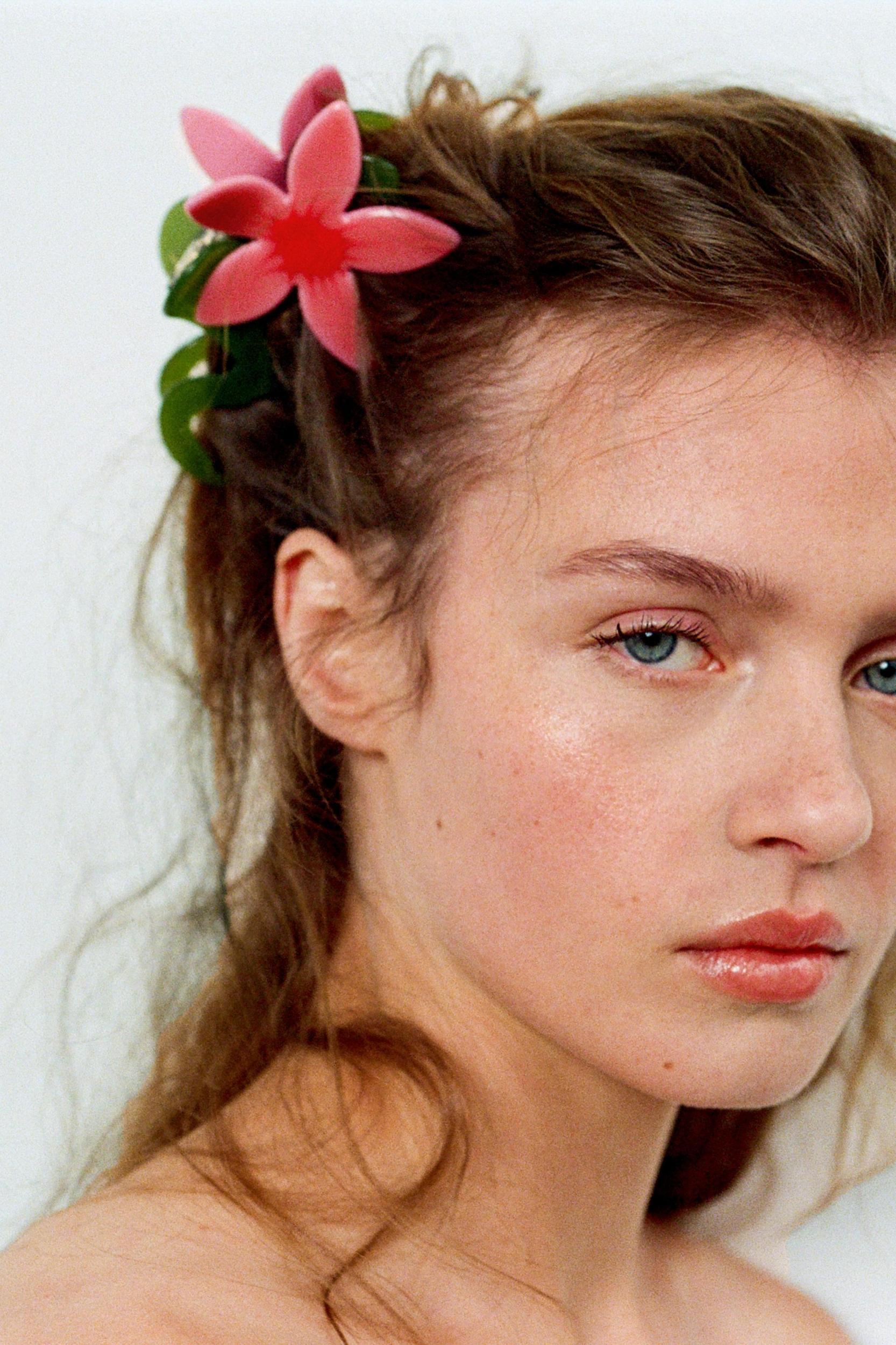 FLORAL HAIR CLIP Product Image