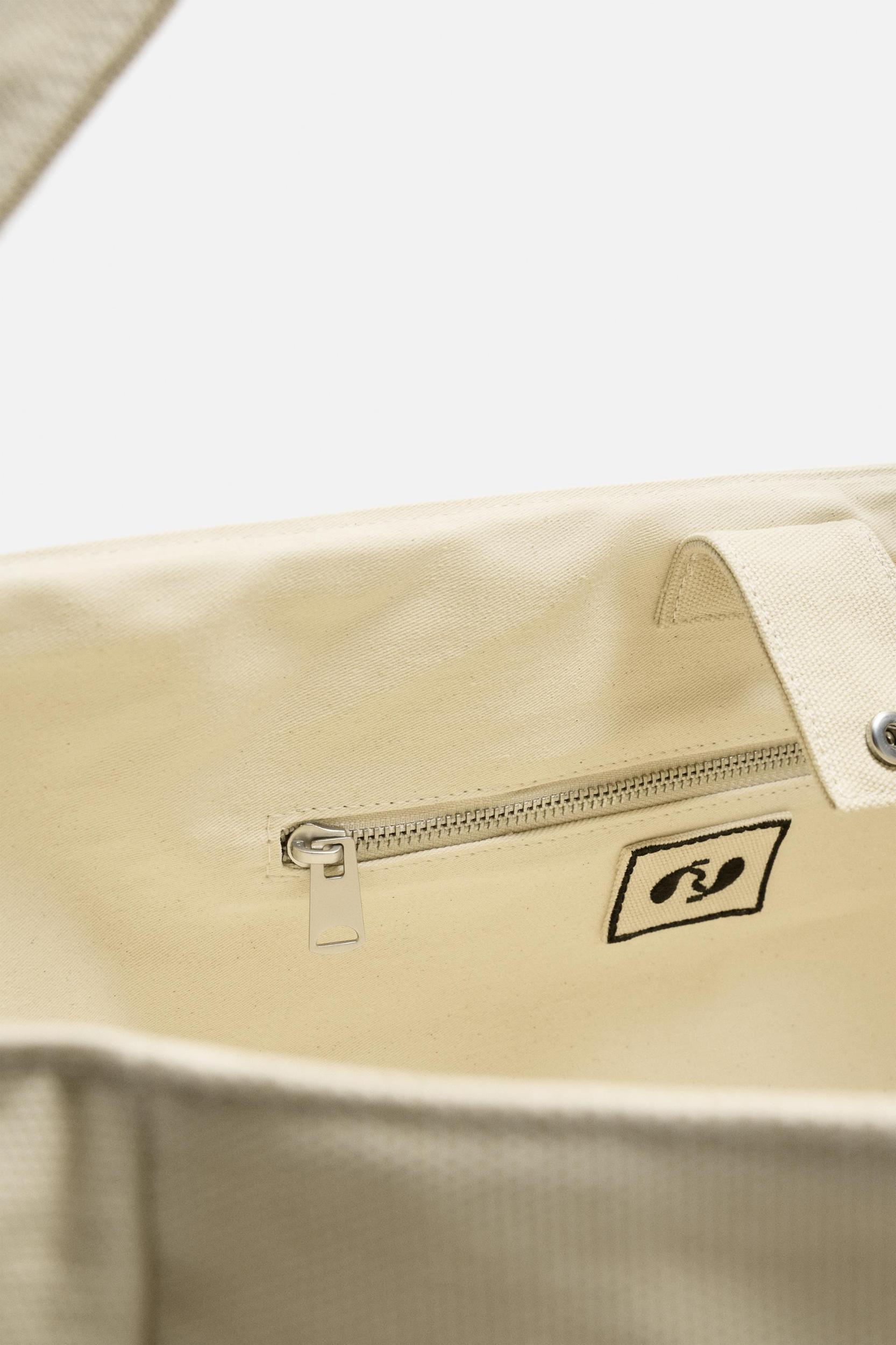 WOVEN SHOULDER BAG Product Image