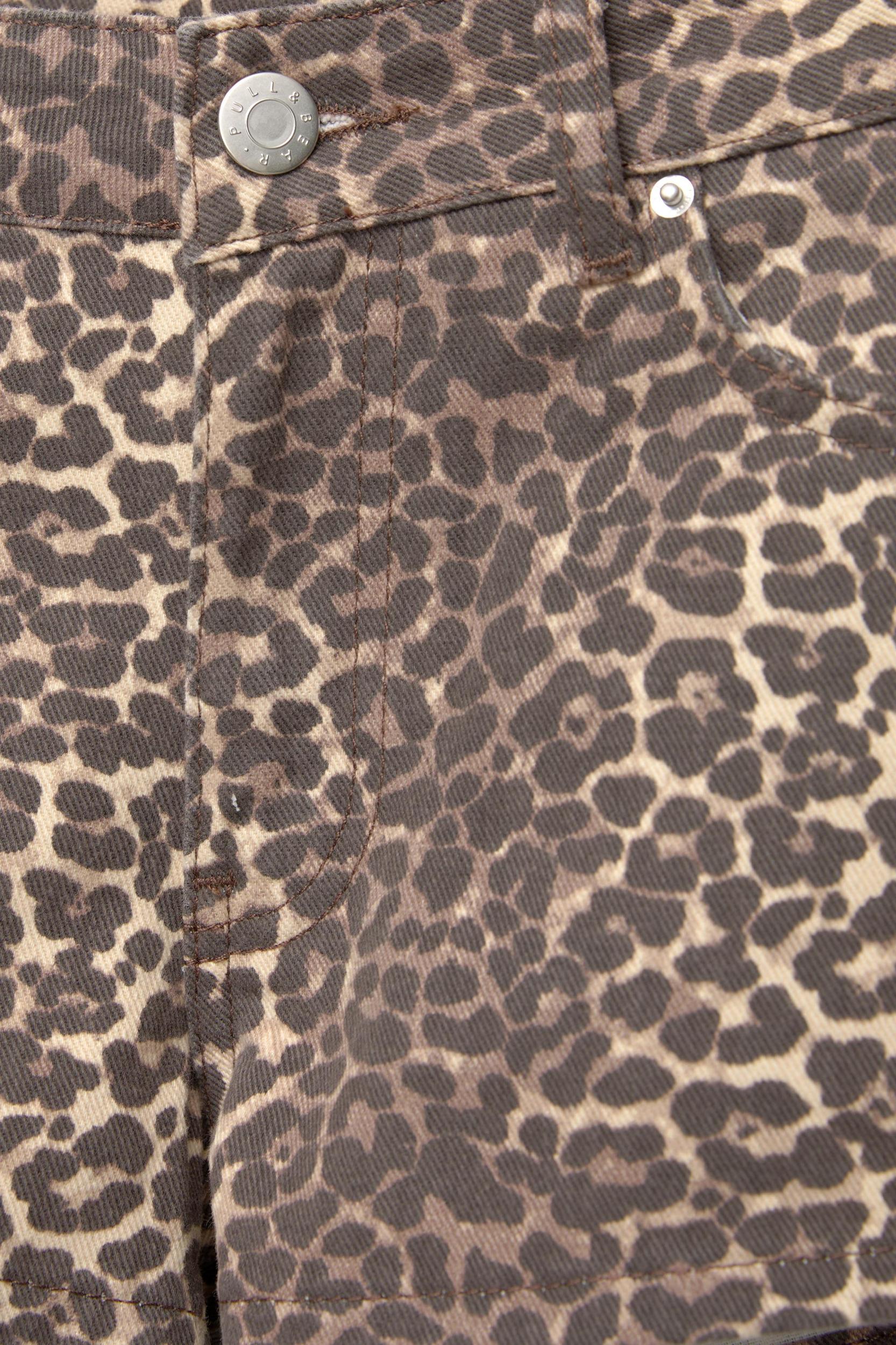Leopard print studded shorts Product Image