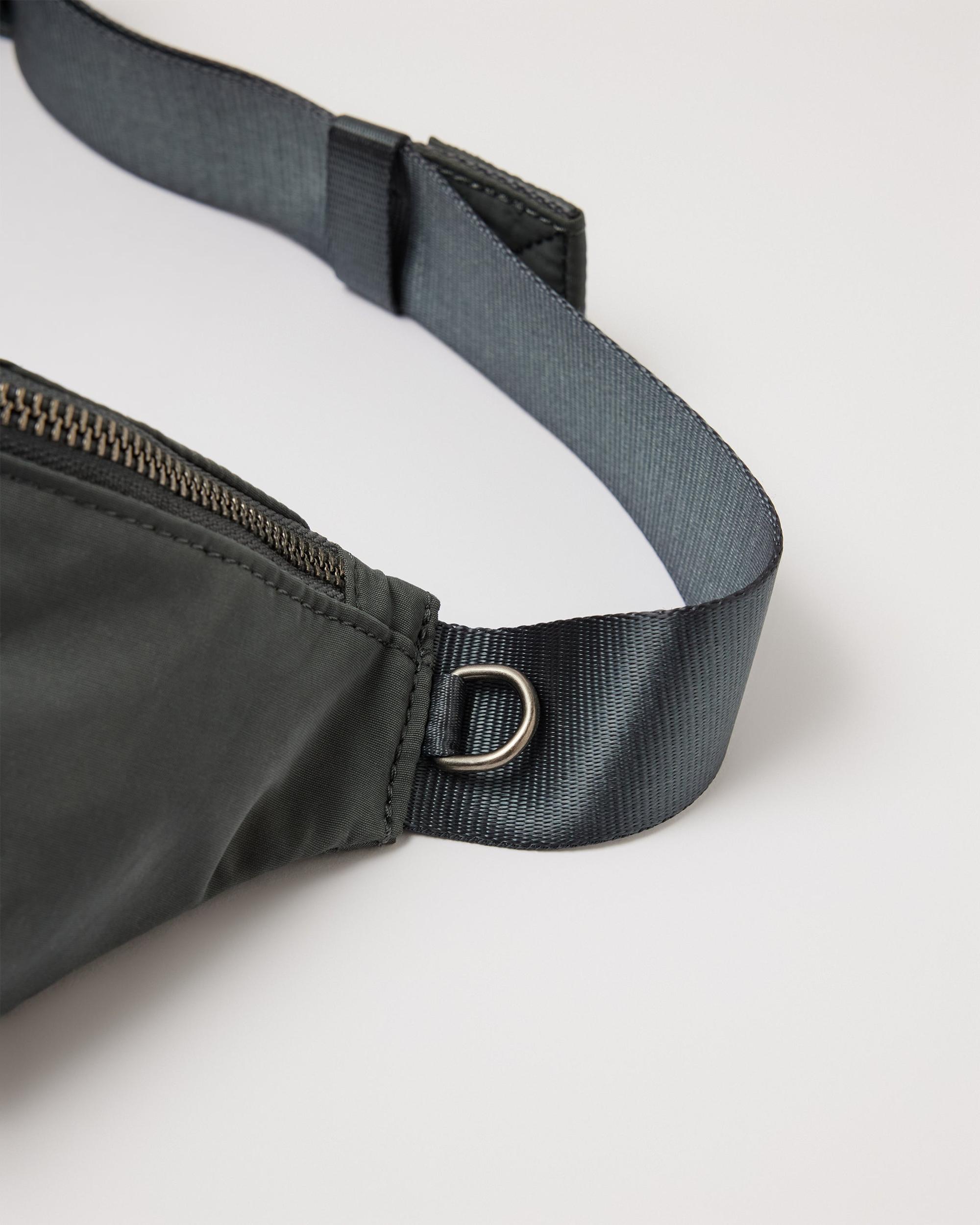 Vuori Sling Product Image