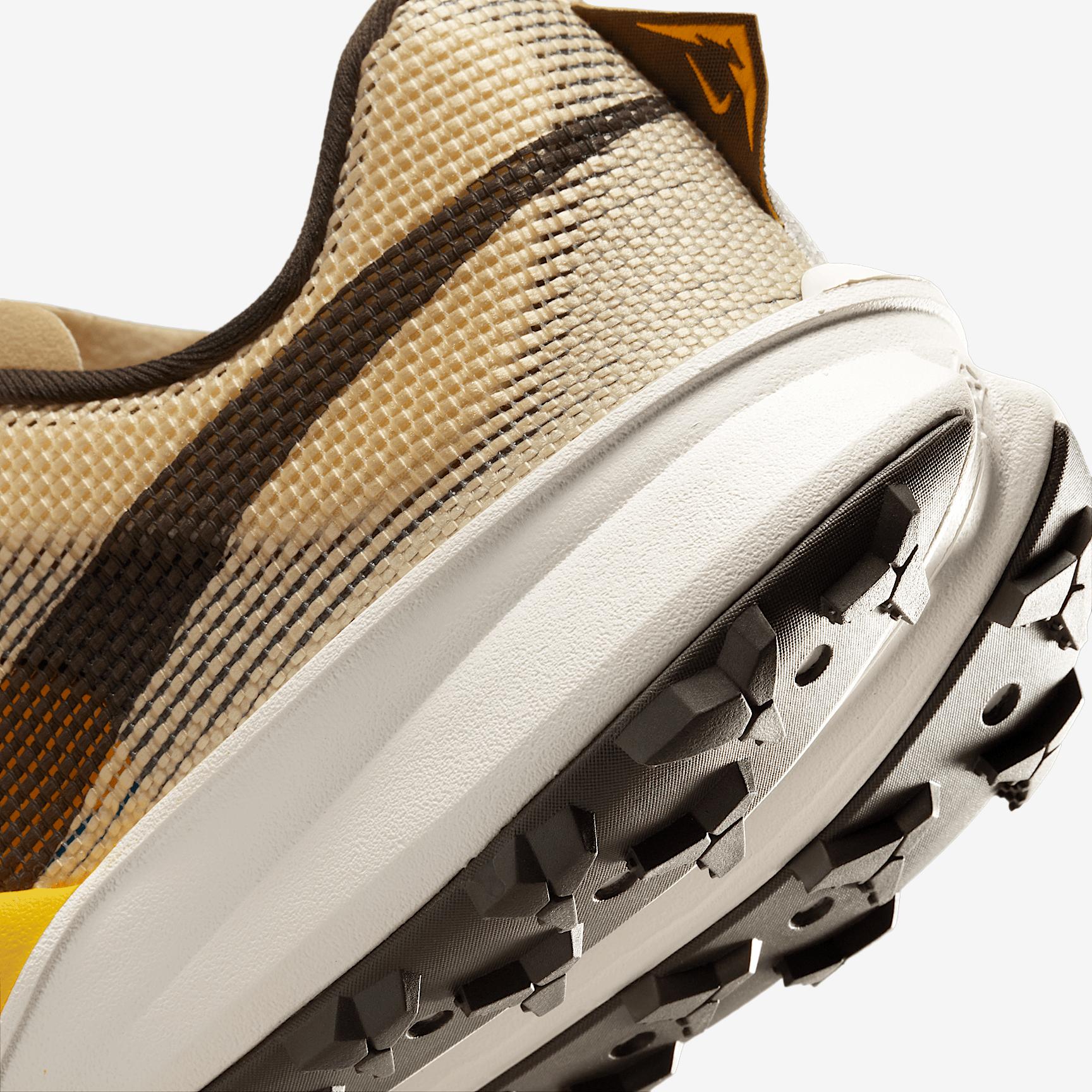 Nike Men's Kiger 10 Trail Running Shoes Product Image