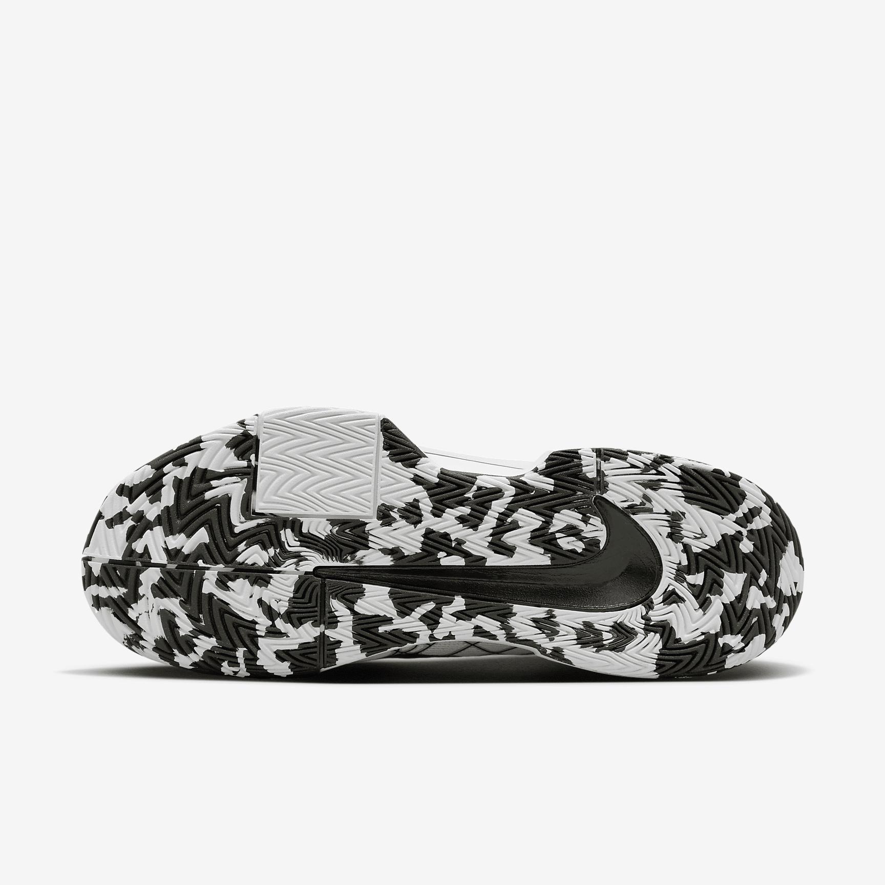 Nike Zoom Challenge Men's Pickleball Shoes Product Image