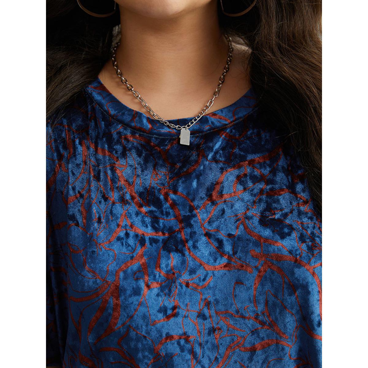 Plus Size Silhouette Floral Print Crew Neck T-shirt Aegean Women Elegant Printed Floral Round Neck Dailywear T-shirts BloomChic 28/5X Product Image