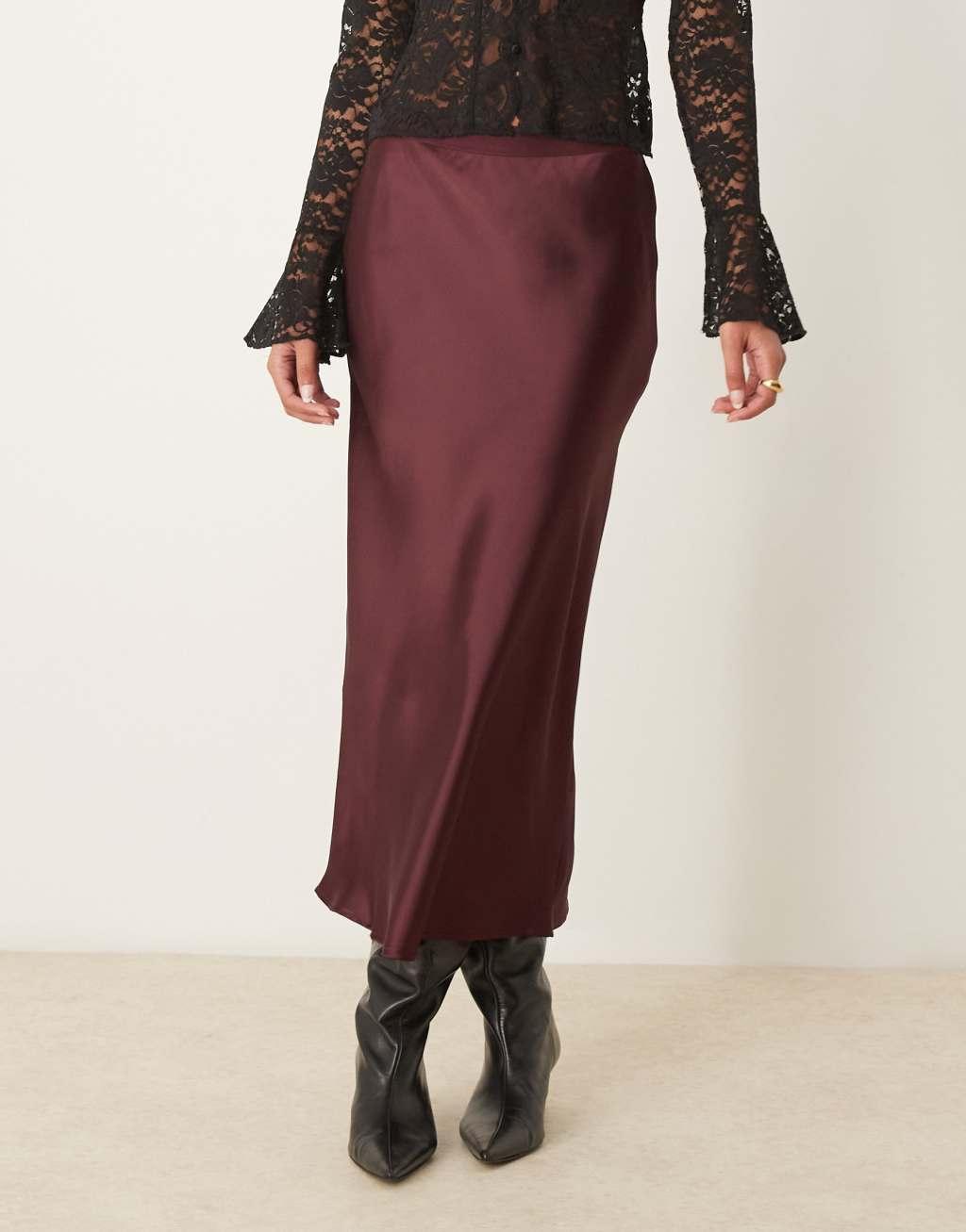 GINA TRICOT satin midi skirt in burgundy Product Image